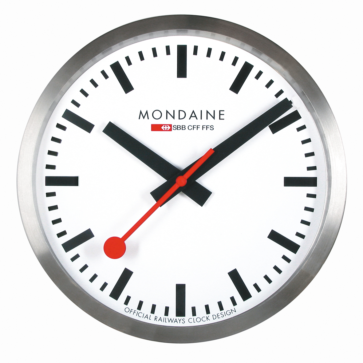 Deze Mondaine SBB Clock (M990.CLOCK.16SBB) is zilverkleurig. Bovendien is de witte wijzerplaat geïnspireerd op de originele Zwitserse stationsklok. Daarnaast heeft deze wandklok gematteerd aluminium en beschik het over een kastdiameter van 25cm. Verder tikt de secondewijzer met het kenmerkende rode bolletje iedere seconde een stapje verder. Tot slot loopt het uurwerk op 1AA batterij. Bij deze Mondaine SBB Clock (M990.CLOCK.16SBB) worden er geen batterijen meegeleverd.