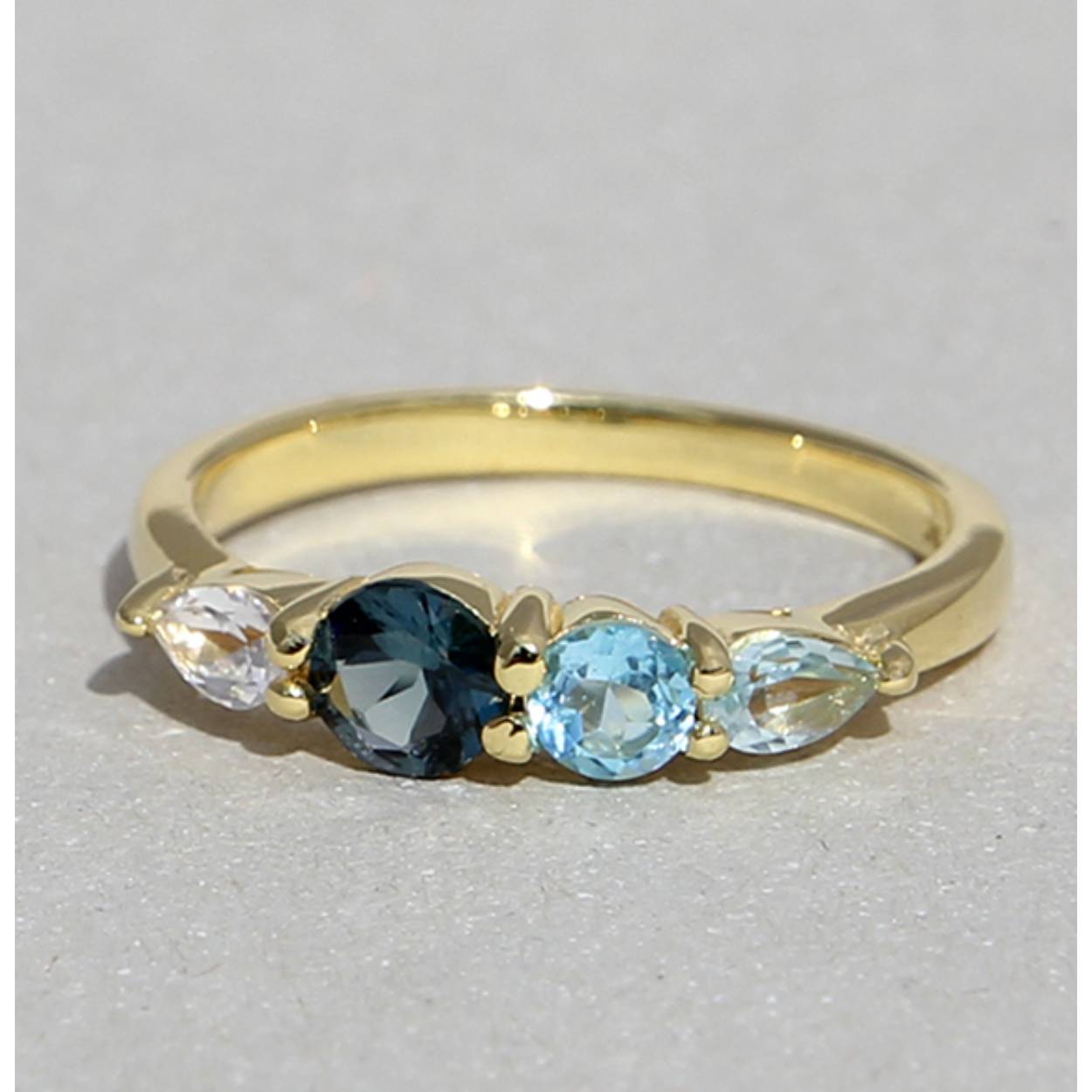 Zilver vergulde ring met topaas en bergkristal