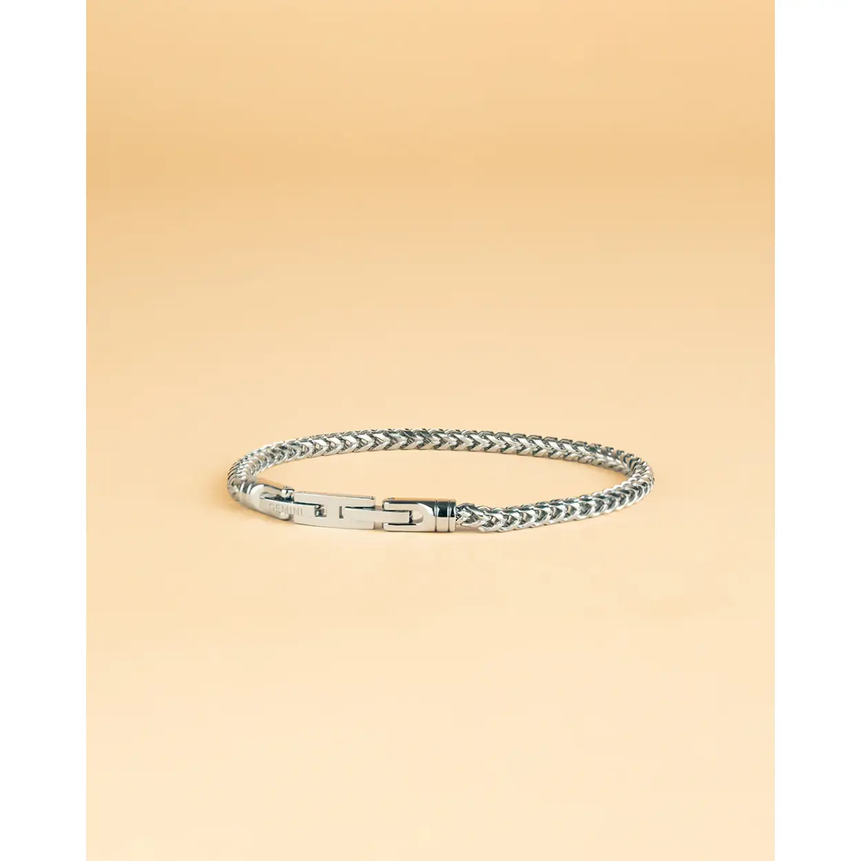 Cito silver M-L
De Cito Silver armband is een prachtige 3mm vossenstaart armband met een op maat gemaakte sluiting. Hij is +-1 cm verstelbaar, dus je hoeft je niet al te veel zorgen te maken over de maatvoering.

De armband is gemaakt van duurzaam 316L roestvrij staal en is met de grootste zorg afgewerkt.
