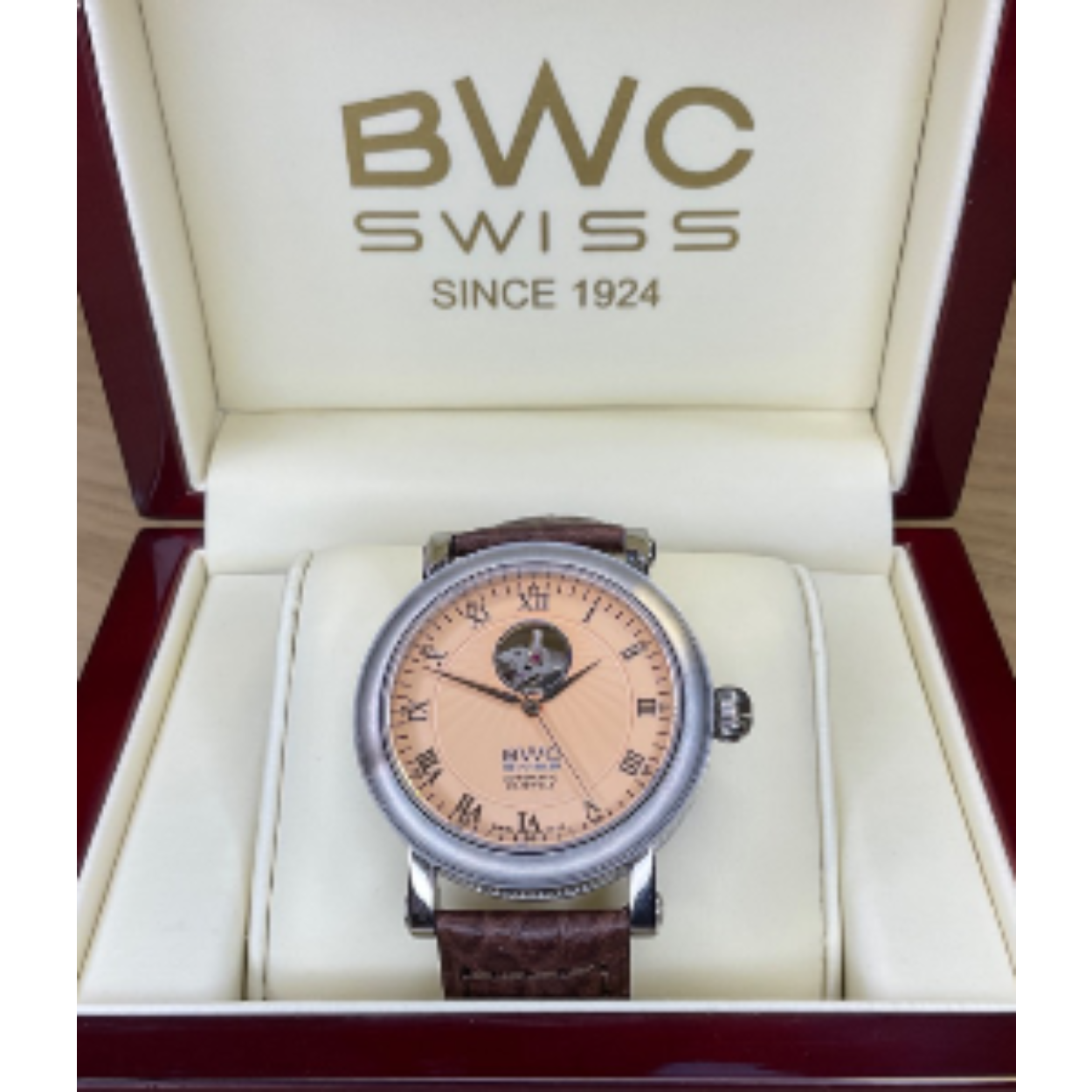 BWC Swiss automaat saffier glas leren band ETA-uurwerk