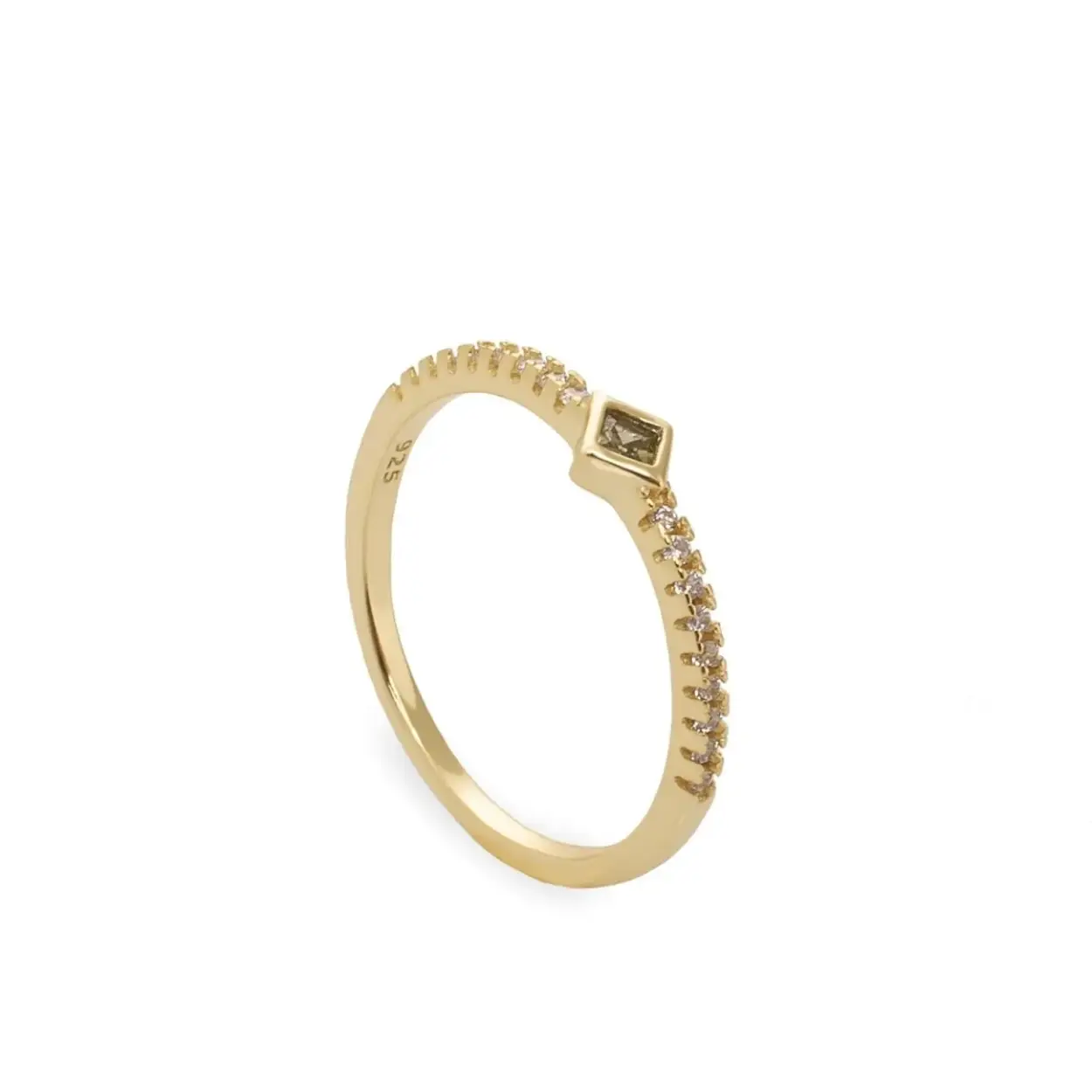 Welkom bij de mix & match-trend! Fijne vergulde zilveren ring gevormd door een centrale groene prinsesgeslepen zirkonia en een silhouet van witte zirkonia. Ideaal om te dragen met bijpassende oorbellen.