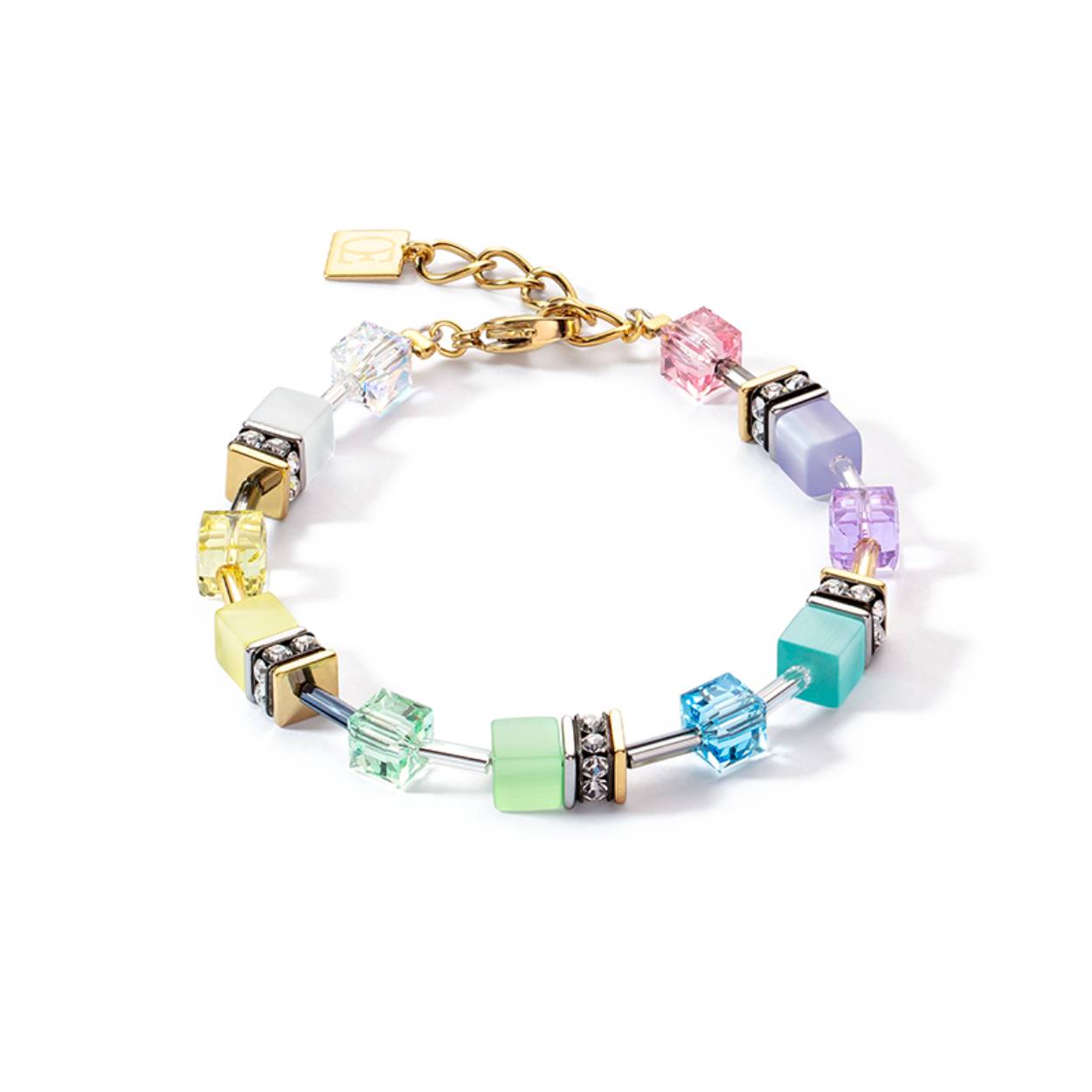 Prachtige pastel kleuren in combinatie met goudkleurige details van deze prachtige armband voegen de perfecte kleur toe aan je look. Of het nu afzonderlijk of in een set is, de sieraden zijn echte blikvangers.

Handgemaakte armband gemaakt van synthetische tijgeroog, Swarovski kristallen, strass rondellen en verguld edelstaal. De verlengketting maakt flexibel dragen mogelijk.