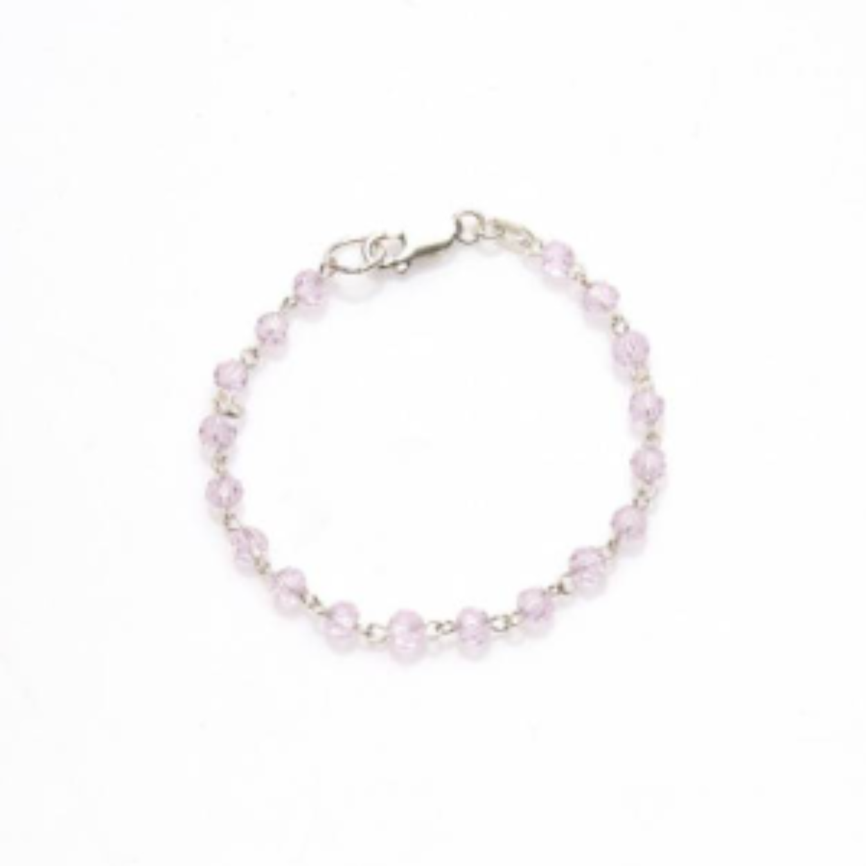Deze babyarmband met roze kralen heeft een stijlvol Surinaams design met een goed oog voor de details. Deze babyarmband met roze kralen heeft een culturele betekenis.

Onze Surinaamse sieraden zijn bijna allemaal handgemaakt. Daardoor zijn bijna alle Surinaamse sieraden die wij aanbieden uniek!

ca. 15 cm en verstelbaar door middel van een extra oogje op 13 cm