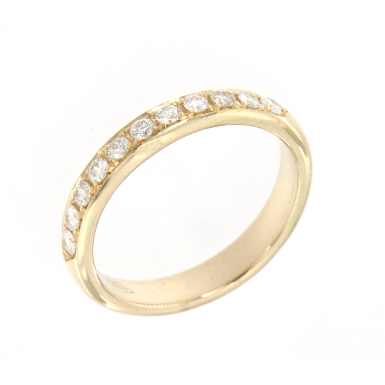 geelgouden ring 18kt
0.33ct diamant briljant geslepen
pavé zetting (heel sterk en bijna onmogelijk om een steen te verliezen)