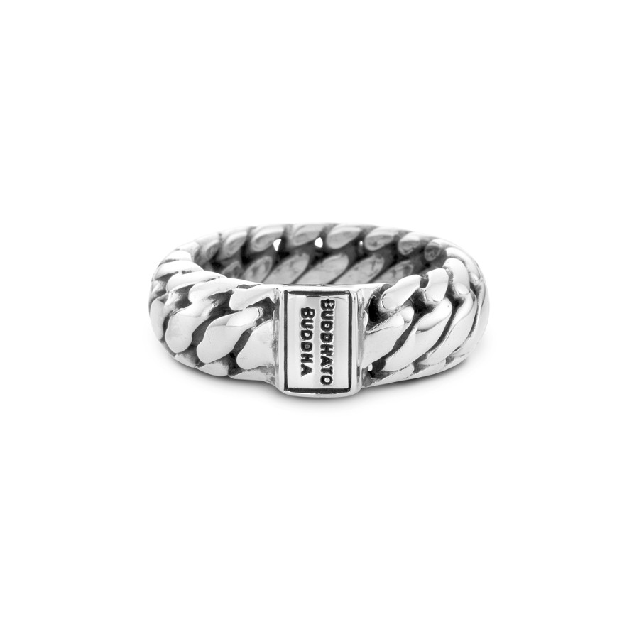 Afgeleid van de iconische Ben schakel kan deze Ben Small Ring met recht een klassieker genoemd worden. Handgemaakt en tijdloos zoals alle Buddha to Buddha sieraden. De sterling zilveren ring laat zich perfect combineren met andere Buddha to Buddha sieraden en geeft jouw outfit een stoere twist. De Ben Small Ring is smaller dan de Ben Ring. Deze ring valt binnen categorie brede ringen.