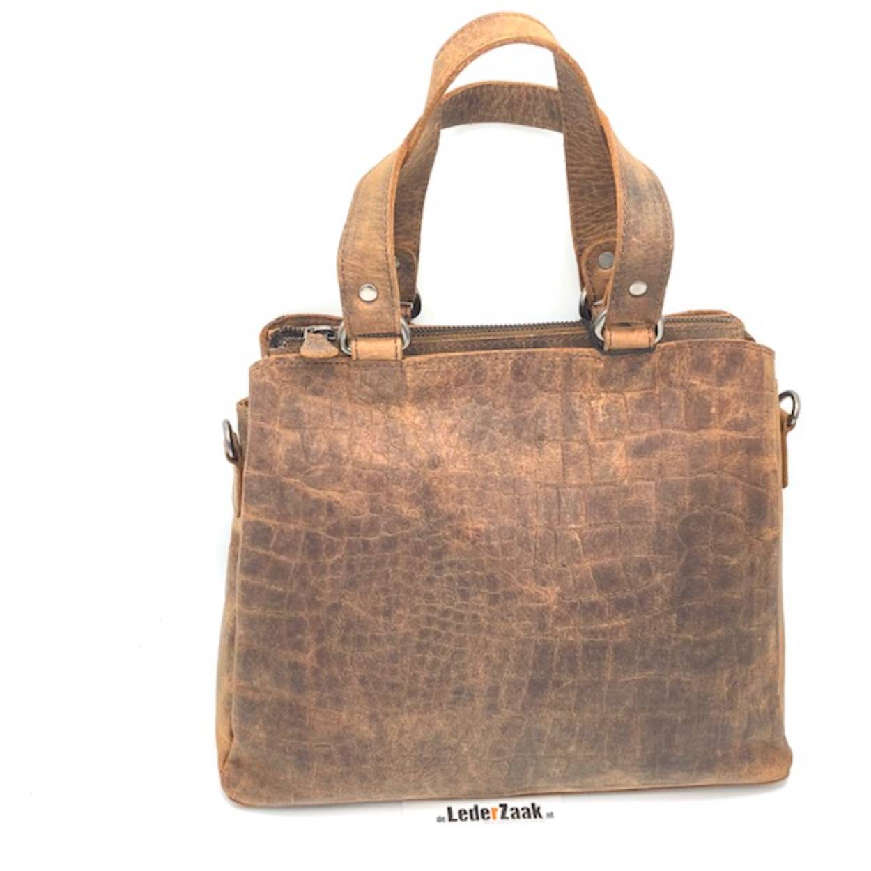 Dames tas met croco print.
Voorzien van twee handgrepen, lange afneembare en verstelbare schouderriem.
Drie hoofdvakken die worden afgesloten et een rits. Buitenkant is voorzien van een rits op de achterzijde.

Afmetingen
Hoogte 24cm x breed 30cm x diep 13 cm