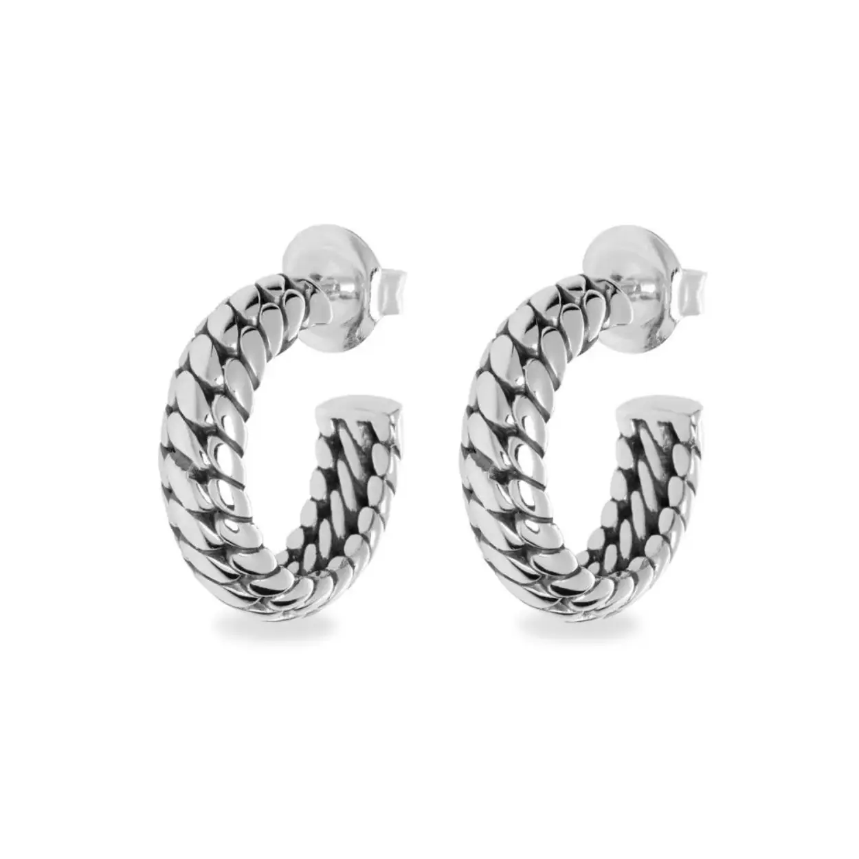 De Ben Small oorbellen zijn prachtige zilveren oorbellen gebaseerd op de bekende Ben schakel. De Ben schakel wordt terecht gezien als een van de iconen van Buddha to Buddha. Maak gedurfde combinaties met andere sterling zilveren sieraden uit de Ben-collectie!