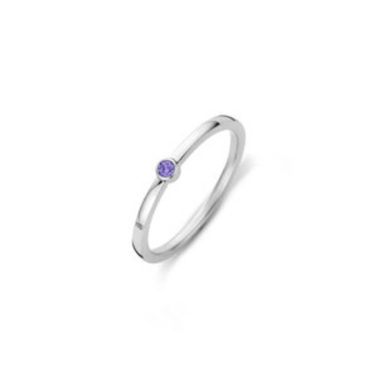 Maak kennis met de Melano najaarscollectie! De Friends Mini CZ ring heeft er vijf nieuwe najaarskleurtjes bij. De prachtige zirkonia's passen uitstekend bij de overige items uit de Vivid en Twisted collectie van dit seizoen. Deze stainless steel ring in Tanzanite is 3 mm breed