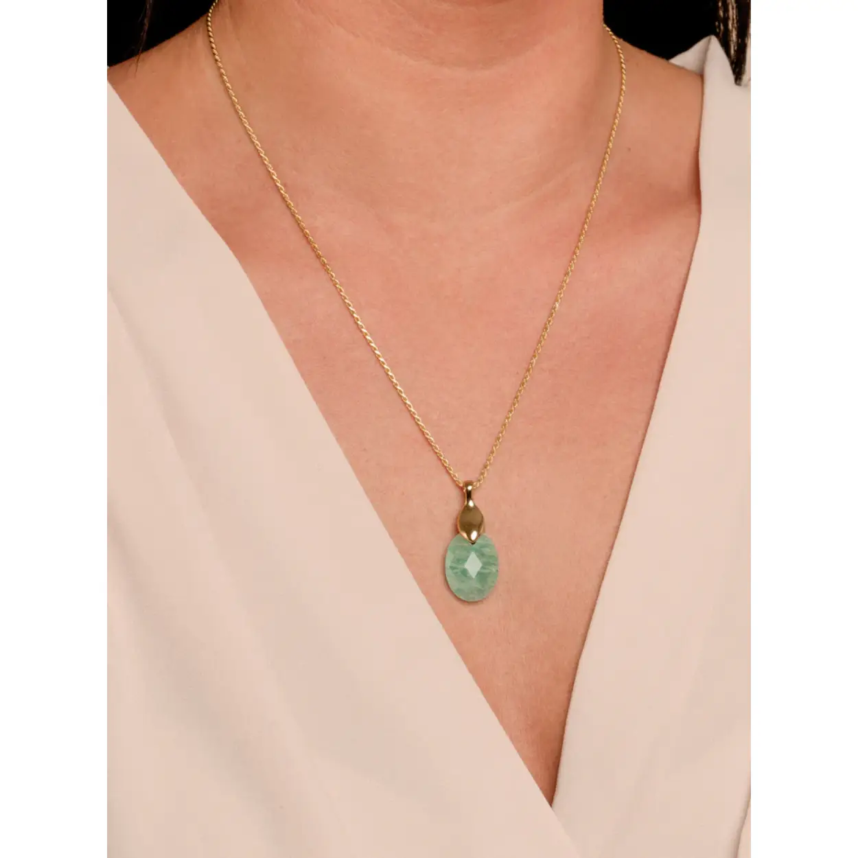 Sparkling Jewels is een Nederlands merk en heeft mooie handgemaakte sieraden die u kunt combineren met edelstenen.