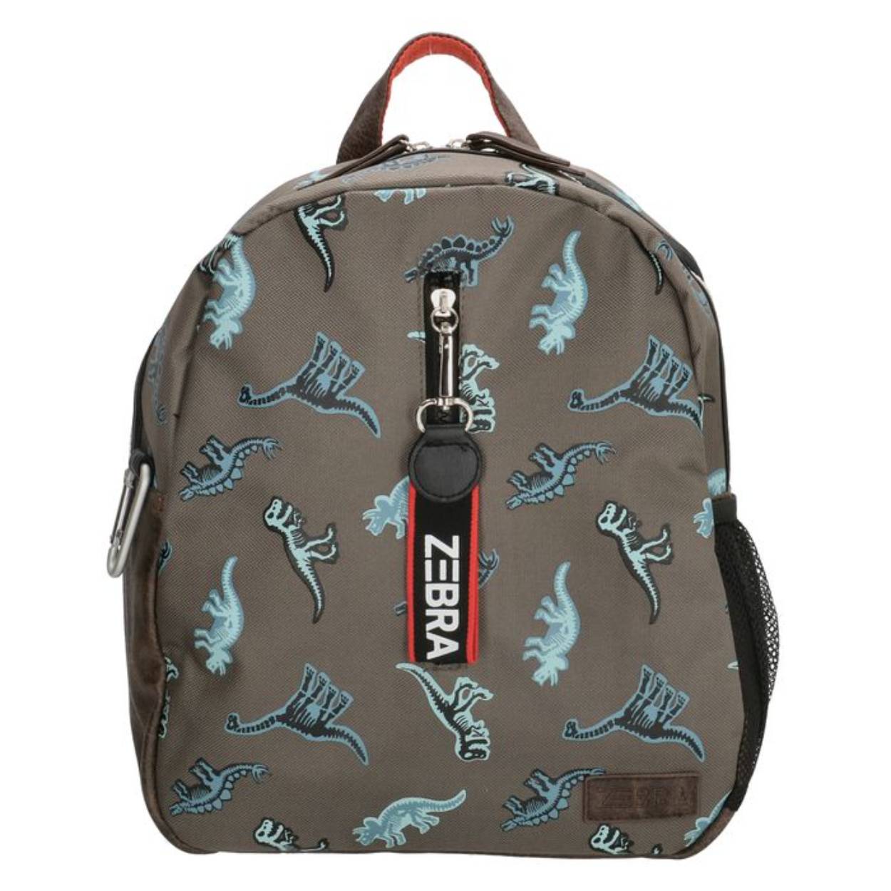 Dino’s zijn altijd leuk! Deze canvas rugzak is grijs en de beesten zijn blauw. De tas heeft een stevige blokrits met 2 sluitingen en voorop zit een extra rits met leuke sleutelhanger. De rugzak is te dragen dmv een handvat en verstelbare schouderbanden van imitatieleer. Aan de zijkant zitten vakken in mesh kwaliteit. Binnenin bevinden zich 2 drinkbeker vakken. Tas is zwart gevoerd. Achterop het handige naamlabel.

Afmetingen:
Hoogte 32cm x breed 26cm x 10 cm diep