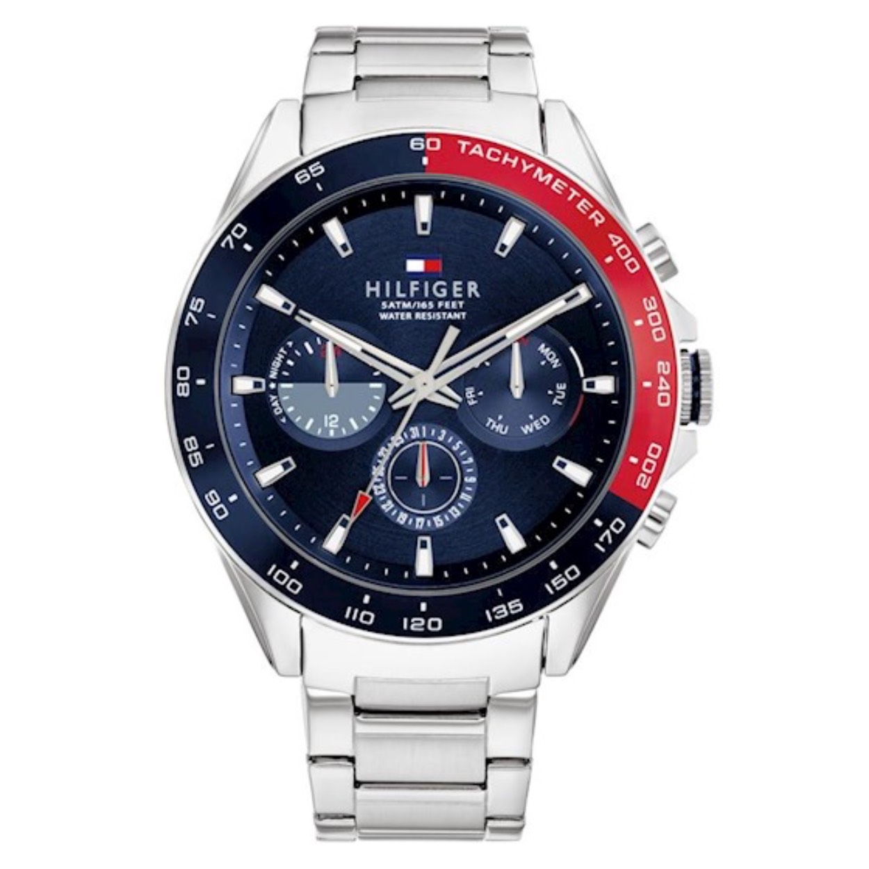 Dit horloge van Tommy Hilfiger de TH1791968 is een horloge met een Quartz uurwerk. Het horloge heeft een diameter van 46 mm, en is 11 mm dik. De weergave van de tijd is Analoog. Verder is het horloge voorzien van een Mineraal horlogeglas. Het horloge is 5 bar (douchen) waterdicht, en heeft een band van Roestvrij Staal in de kleur Zilver.
