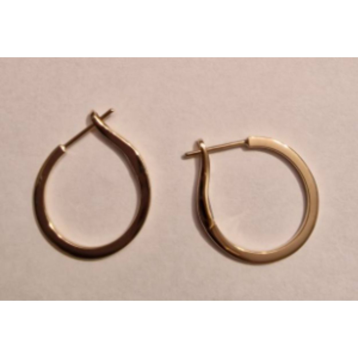 14k geelgoud creool met klapmechaniek 19x1.1 mm