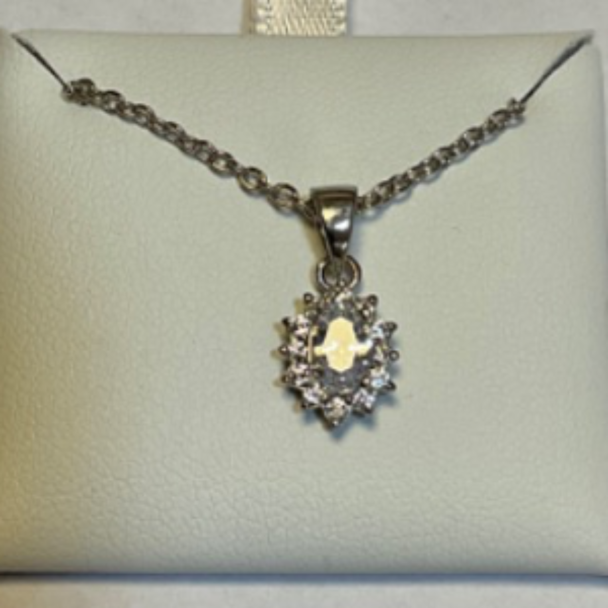 Ketting in zilver met hangertje zirconia 