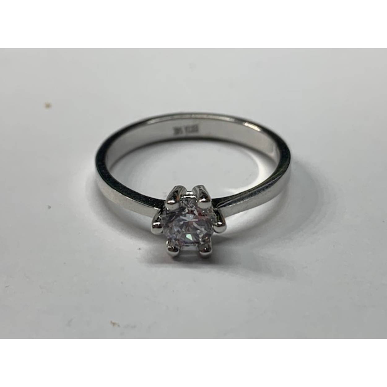 14 Karaat wit gouden ring met zirkonia in klauwzetting 