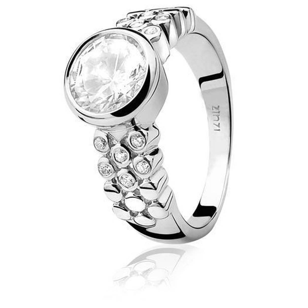 ZINZI zilveren ring met middensteen en op de scheen bezet met kleine witte zirconia's. Vervaardigd van eerste gehalte zilver (925) en met extra rodiumlaag voor een langdurige glans.