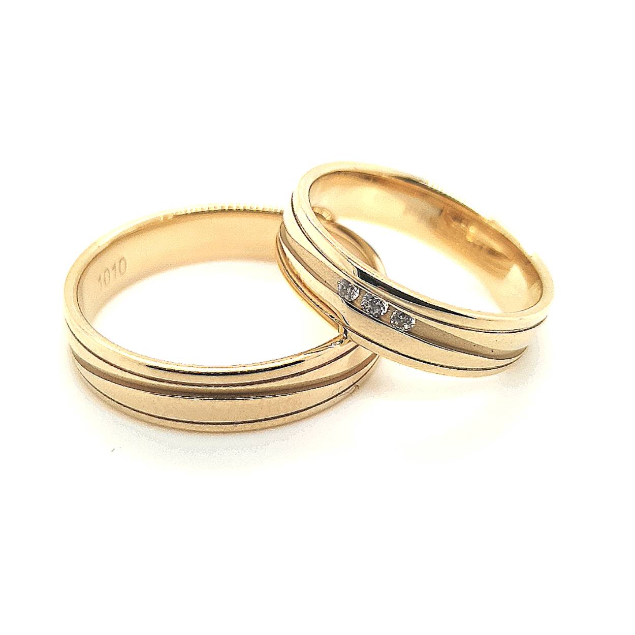 ALLER SPANNINGA GOUDEN RELATIERINGEN MET IN DAMESRING 2X0.015CRT EN 1X 0.02CRT BRILJANT.
DE PRIJZEN KUNNEN AFWIJKEN DOOR WISSELENDE GOUDKOERSEN.
MAAK VRIJBLIJVEND EEN AFSPRAAK EN BESPREEK UW WENSEN.