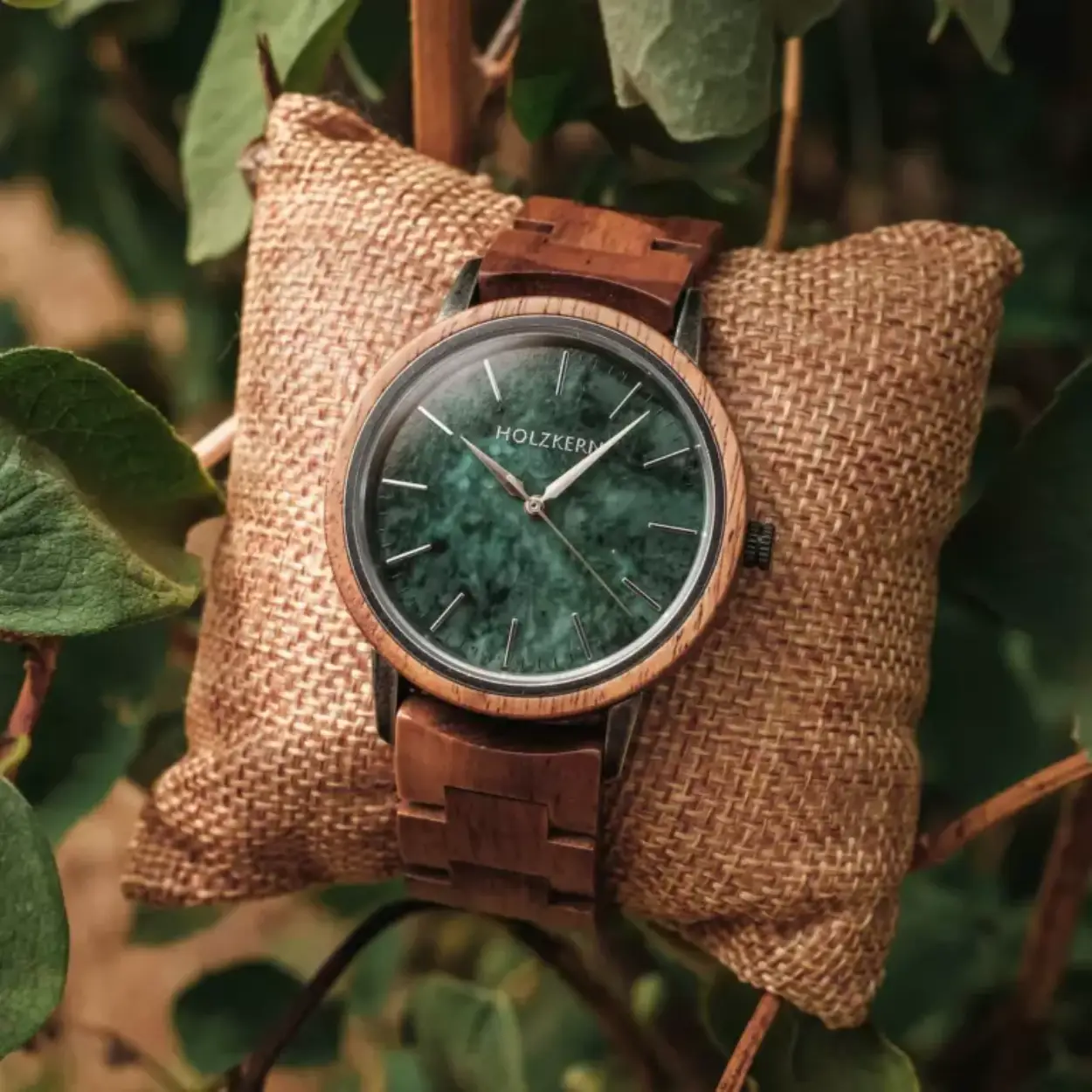 Horloge in de kleur koa/marble