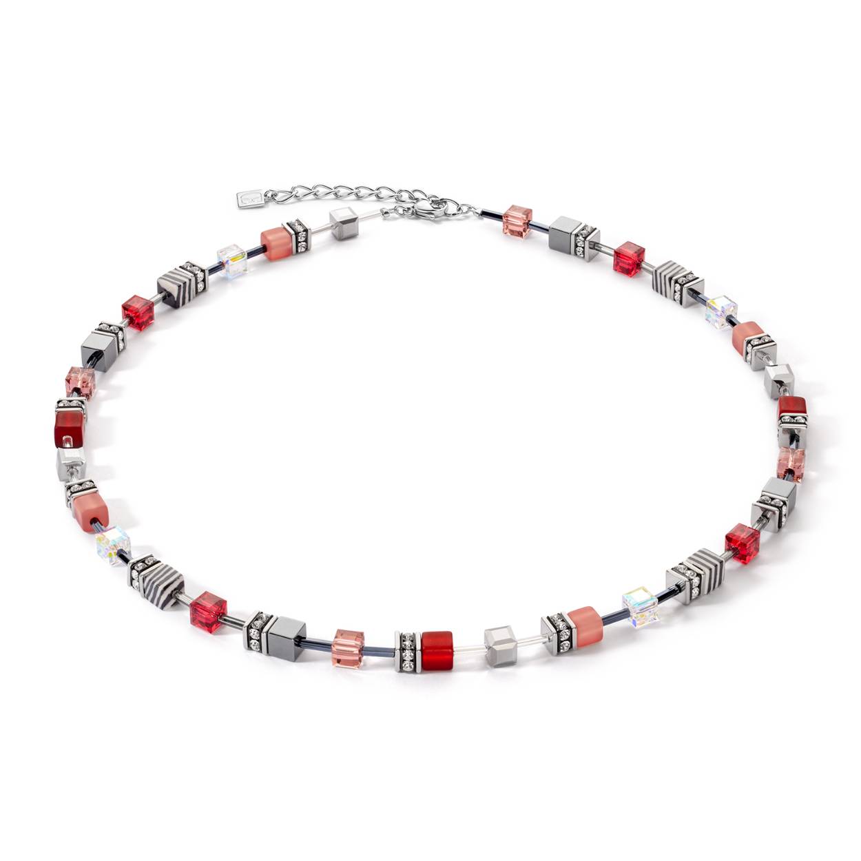Tijdloos mooi collier uit de GeoCUBE collectie van Coeur de Lion, de ketting is te dragen van 42 cm t/m 48 cm, door het handige verlengstukje, waaraan een plaatje zit met het keurmerkje van Coeur de Lion. 