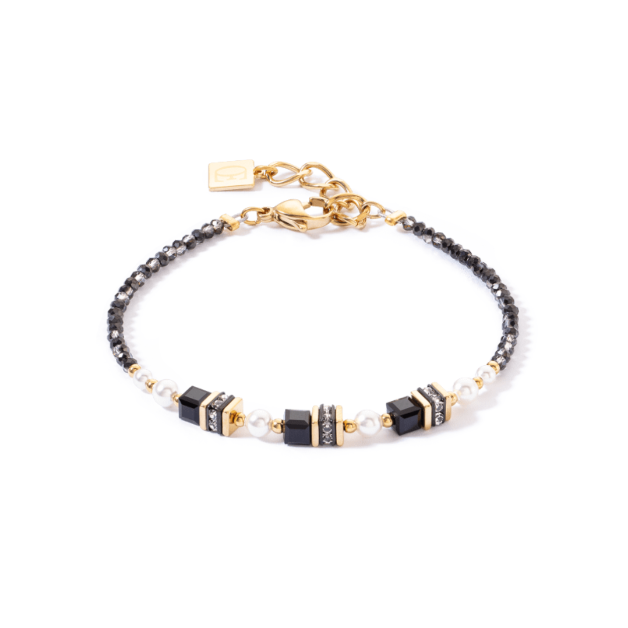 Sparkling Princess gouden en zwarte armband - luxe chic voor elke gelegenheid De "Sparkling Princess" armband in goud en zwart is een echt sieraad dat elegantie en moderniteit in perfecte harmonie combineert. Zwarte kristallen, delicate parels en gouden accenten komen samen om een stijlvol ontwerp te creëren dat zowel in het dagelijks leven als bij feestelijke gelegenheden schittert. Met zijn verfijnde uitstraling en hoogwaardige afwerking is deze armband de ideale metgezel voor elke gelegenheid. De verstelbare sluiting zorgt voor optimaal comfort en een perfecte pasvorm. Zet een luxe accent met de "Sparkling Princess" armband in goud en zwart en benadruk je persoonlijke stijl.