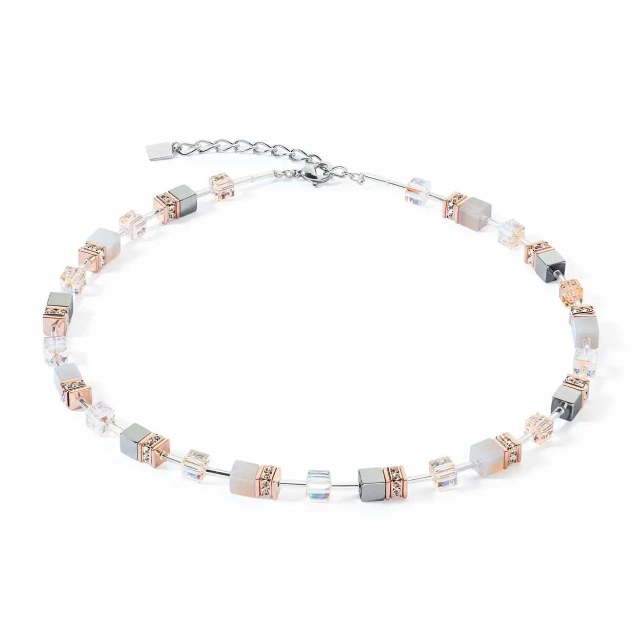 Dit is een collier van het merk Coeur de Lion gemaakt voor dames.