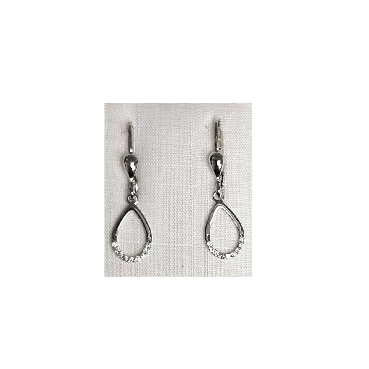 Wit gouden ovale oorhangers met 0.10 crt briljant.