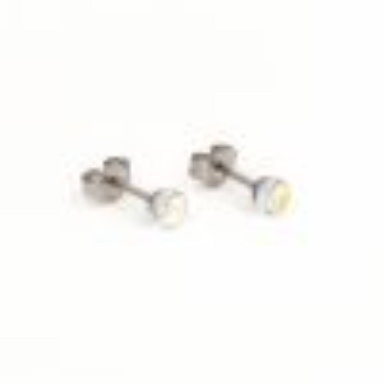 Na 6 weken de eerste oorbellen te hebben gedragen, mogen er nieuwe oorbellen in! Deze Tiny Tips oorbellen zijn geschikt voor achteraf. De oorbellen zijn stainless steel.

Materiaal: Chirurgisch staal.