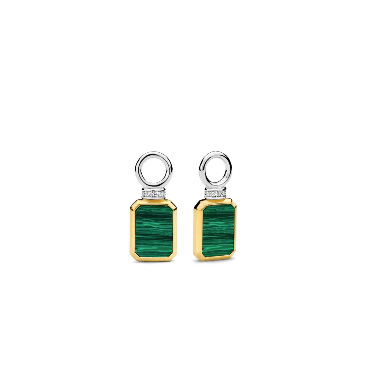 Deze TI SENTO - Milano gold-plated zilveren oorbedels 9241MA zijn gedecoreerd met iconische rechthoekige malachietgroene stenen, bevestigd in een vergulde zetting. Deze malachietgroene oorbedels zijn vervaardigd uit 925 sterling zilver. Hang ze aan hoepeloorbellen, mix ze met andere kleuren of vormen en creëer een unieke ear-party.