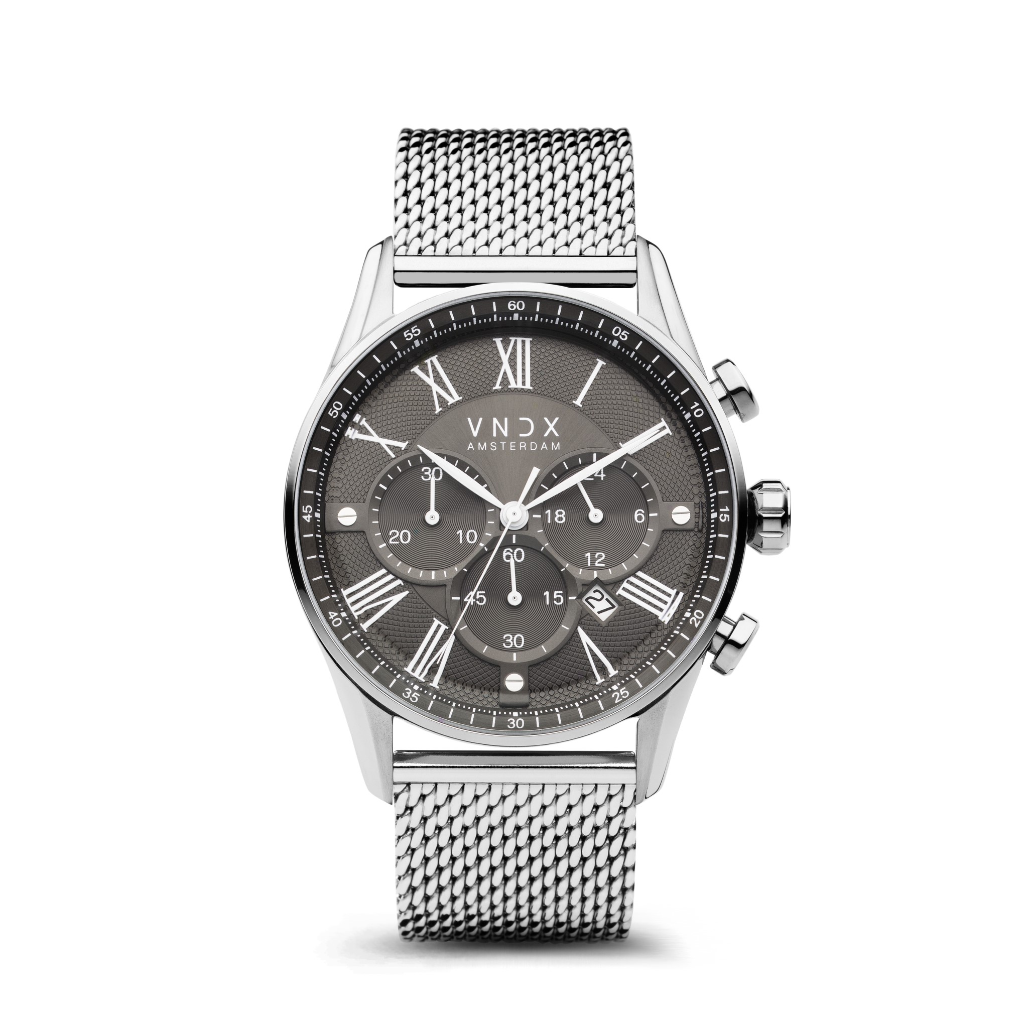 The Chief Grijs, een stijlvol en tijdloos horloge voor iedere gelegenheid. De solide stalen kast is tot in de details gevuld met de wijzerplaat. Met zijn diameter van 45 mm is deze ‘Chief’ voorzien van verschillende functies. Aangedreven door een krachtige chronograaf.

De gevarieerde grijze wijzerplaat is voorzien van een stopwatch, een datum aanduiding en een 24-uurs klok. Zo is The Chief net als zijn naam een allrounder. Door zijn tijdloze Romeinse index, straalt de klasse ervan af.

De massief stalen mesh band sluit zich perfect aan op de pols, door zijn verschuifbare sluiting is The Chief eenvoudig op maat te maken. Zo neem jij samen met The Chief de controle over je leven.

Wandel je eigen weg, sta achter je eigen keuzes en vertrouw dat de tijd zal leren. Het is nooit te laat om je eigen baas te zijn!