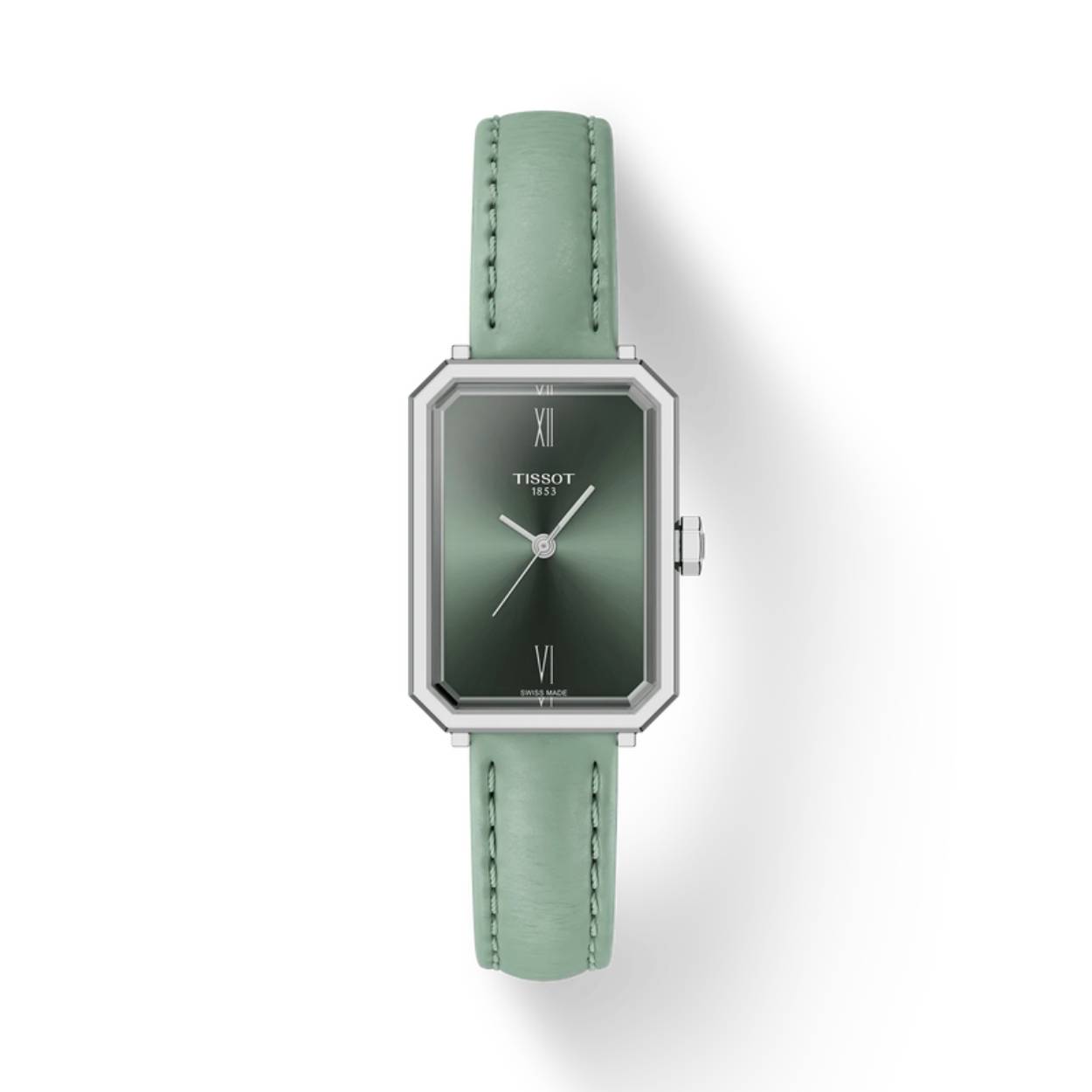 Het horloge heeft een quartz-uurwerk dat geplaatst is in een edelstalen kast. Op de groene wijzerplaat is analoge tijdsweergave zichtbaar. Aan de kast zit een groene lederen horlogeband met een gespsluiting.

Het quartz-uurwerk biedt u alleen de tijd als tijdfunctie(s). De rechthoekige horlogekast is 50m waterdicht en voorzien van een saffierglas.
