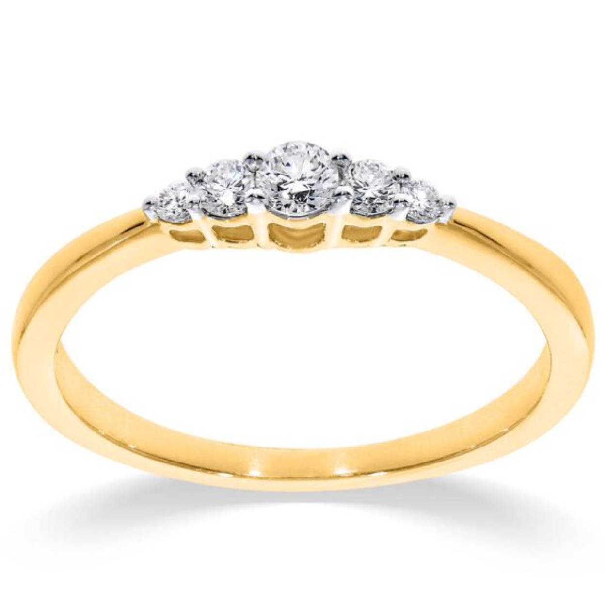 Deze geel gouden ring is in maat 54 en heeft 5 diamanten 1x 0.09 - 2x 0.08 - 2x 0.04 h si. Tip " Verlovingsring of gewoon omdat ze het verdient