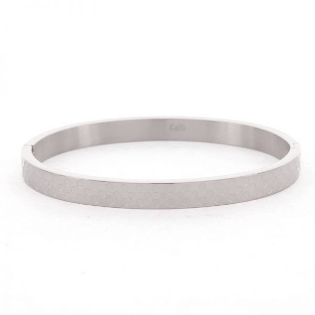 Zilverkleurige armband met pentagon
4 mm breed
58 mm diameter