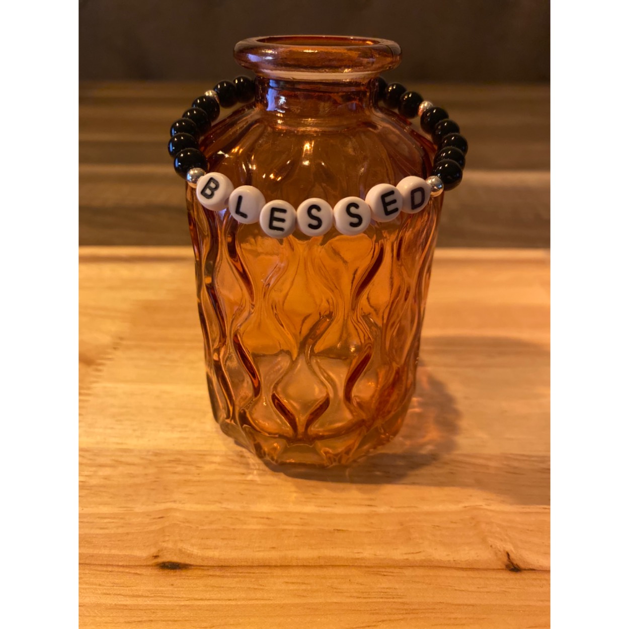 Focus on You.
tekst: Blessed steen : onyx.
lief armbandje met natuurstenen en een Positieve tekst om jezelf of iemand anders te motiveren om positief naar jezelf te kijken en elk moment van de dag eraan herinnerd te worden dat jij speciaal bent!!
