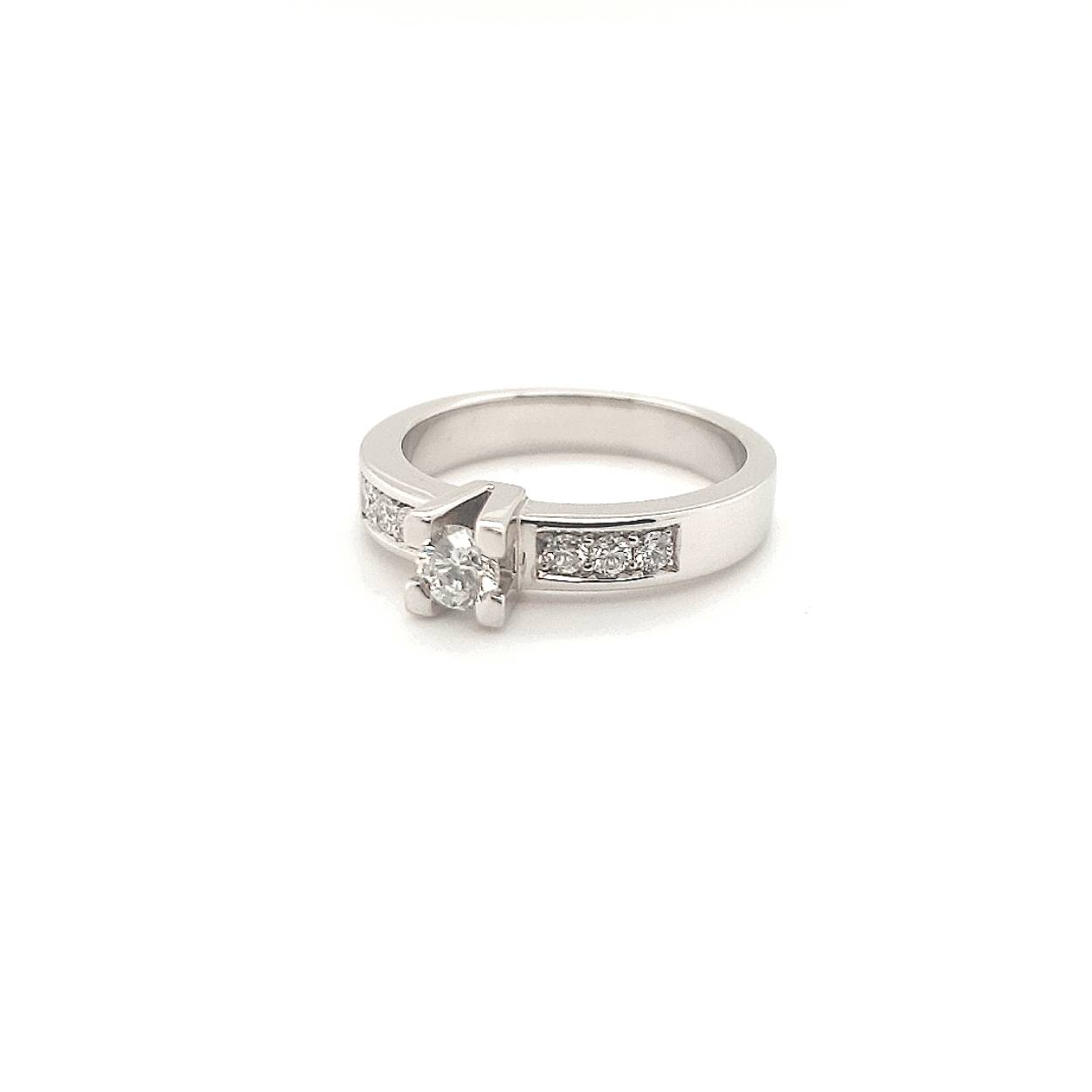 WITGOUDEN RING MET BRILJANT