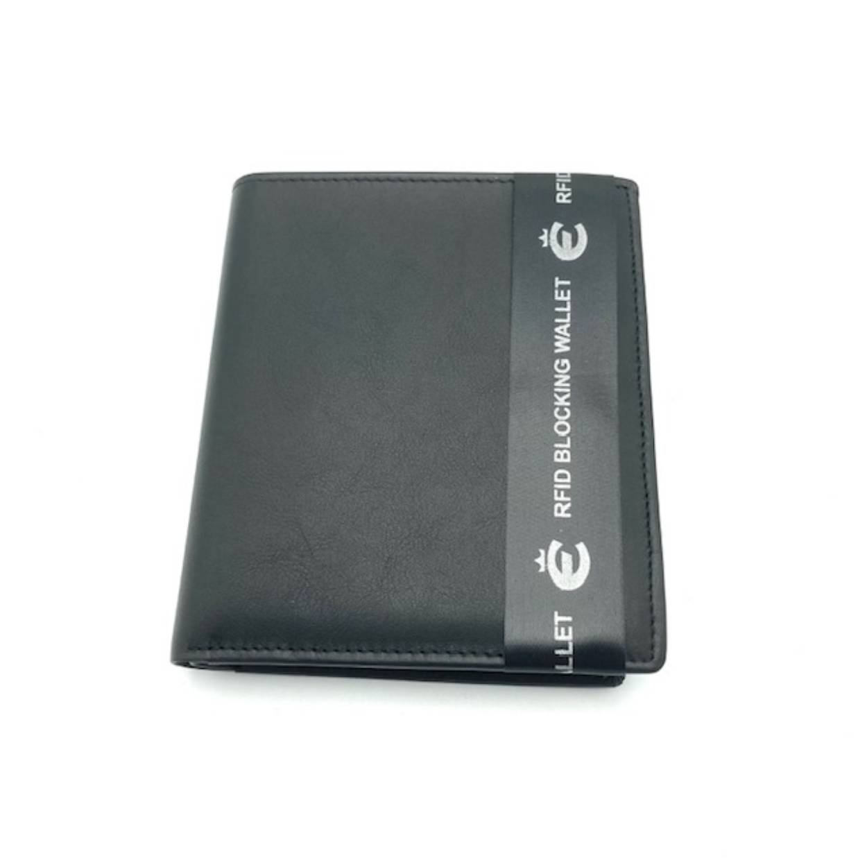 Mat lederen portemonnee waarin 10 pasjes in het totaal zijn op te bergen. Waarvan 6 pasjes door middel van card safe system. Een patent van Esquire. Dit voorkomt onnodig verliezen van uw kaarten. Tevens is de portemonnee voorzien van dubbel papiergeldzak en 1 geheimvak. Vanzelfsprekend is er ook ruimte voor veel muntjes.

Afmetingen:
Hoogte 12.5cm x 10.5cm breed x 1 cm diep