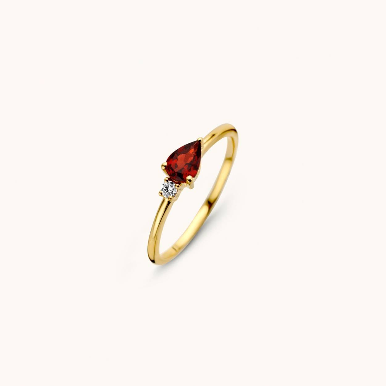 Reminiscing the glorious golden days, this fine pear-shaped red Garnet is the beating heart of this 14 carat gold ring. Representing true grandeur by its luxurious diamond on the side.


Ref: M1667 | Ring | 14k Gold | 6.00 x 4.00 x 1.20 mm | Garnet Teardrop Dark Red: 1pc , White Diamond: 1pc
