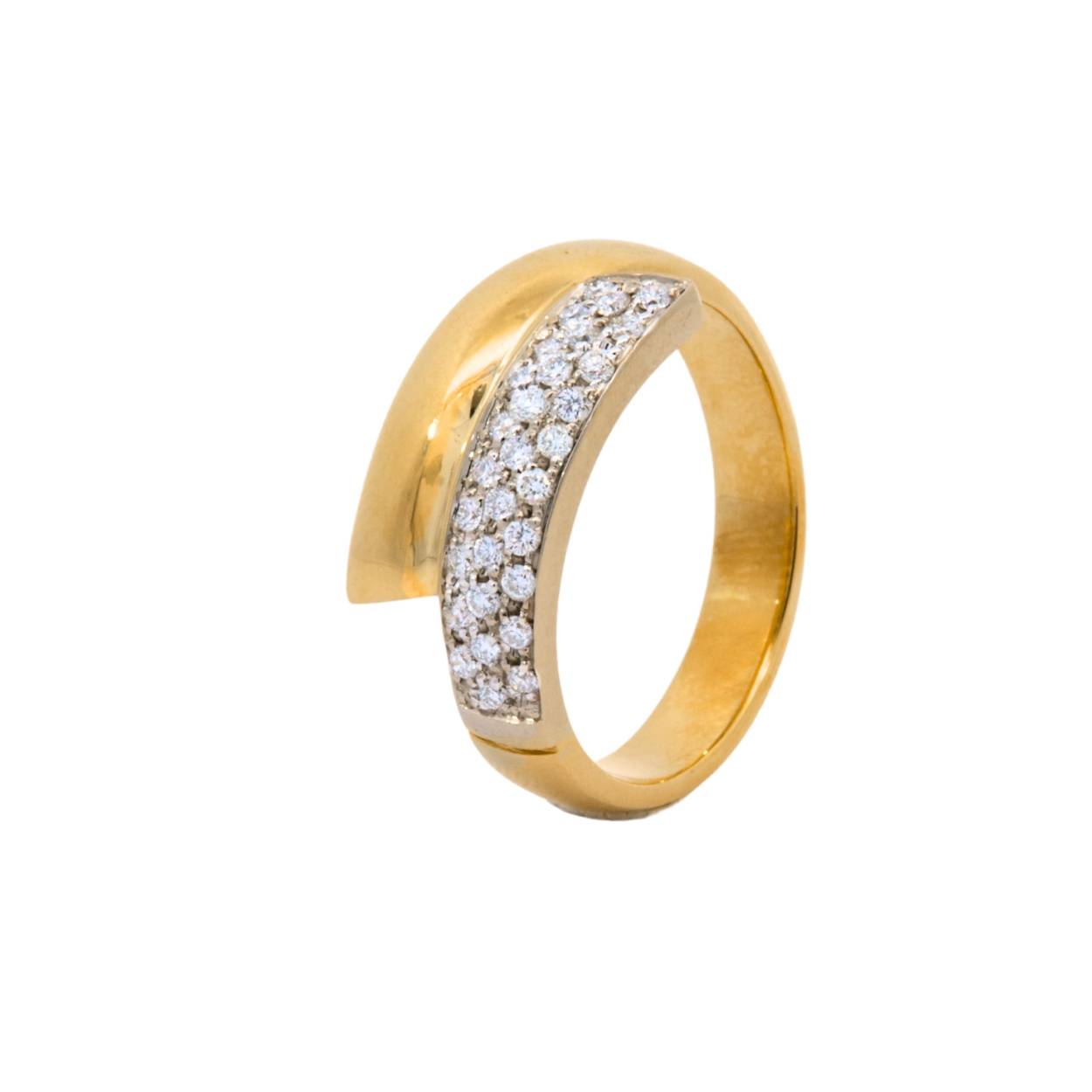 Geelgouden ring met diamanten.