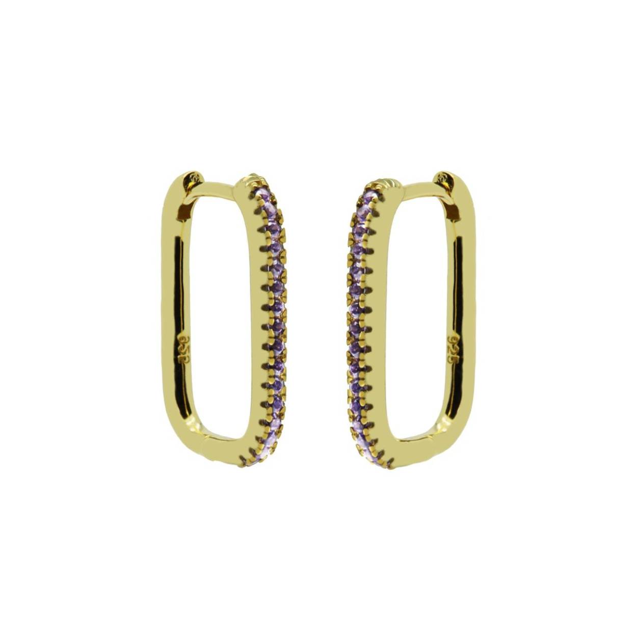 Hoe groter hoe beter! Maak kennis met onze Effen Zirkonia Scharnierende Hoops Rond Vierkant. De lavendel zirkonia-kristallen maken de hoepels van effen naar kleurrijk. Deze oorbellen zijn geweldig om een ​​alledaagse outfit op te fleuren en je look extra mooi te maken. Koop nu jouw paar!