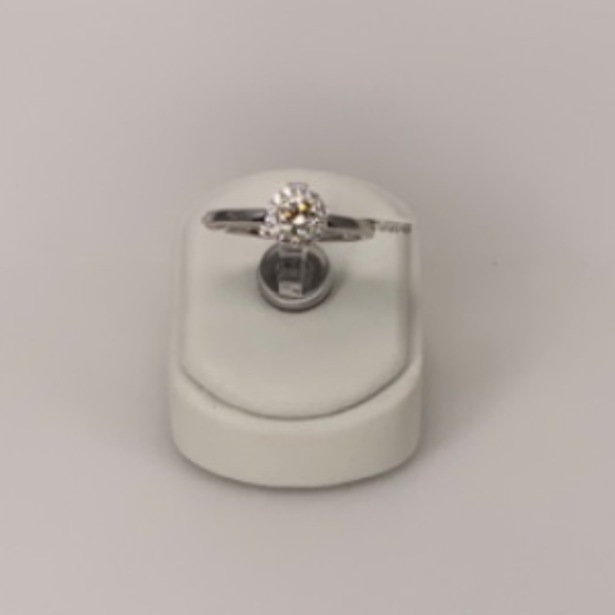 Wit gouden ring met briljant