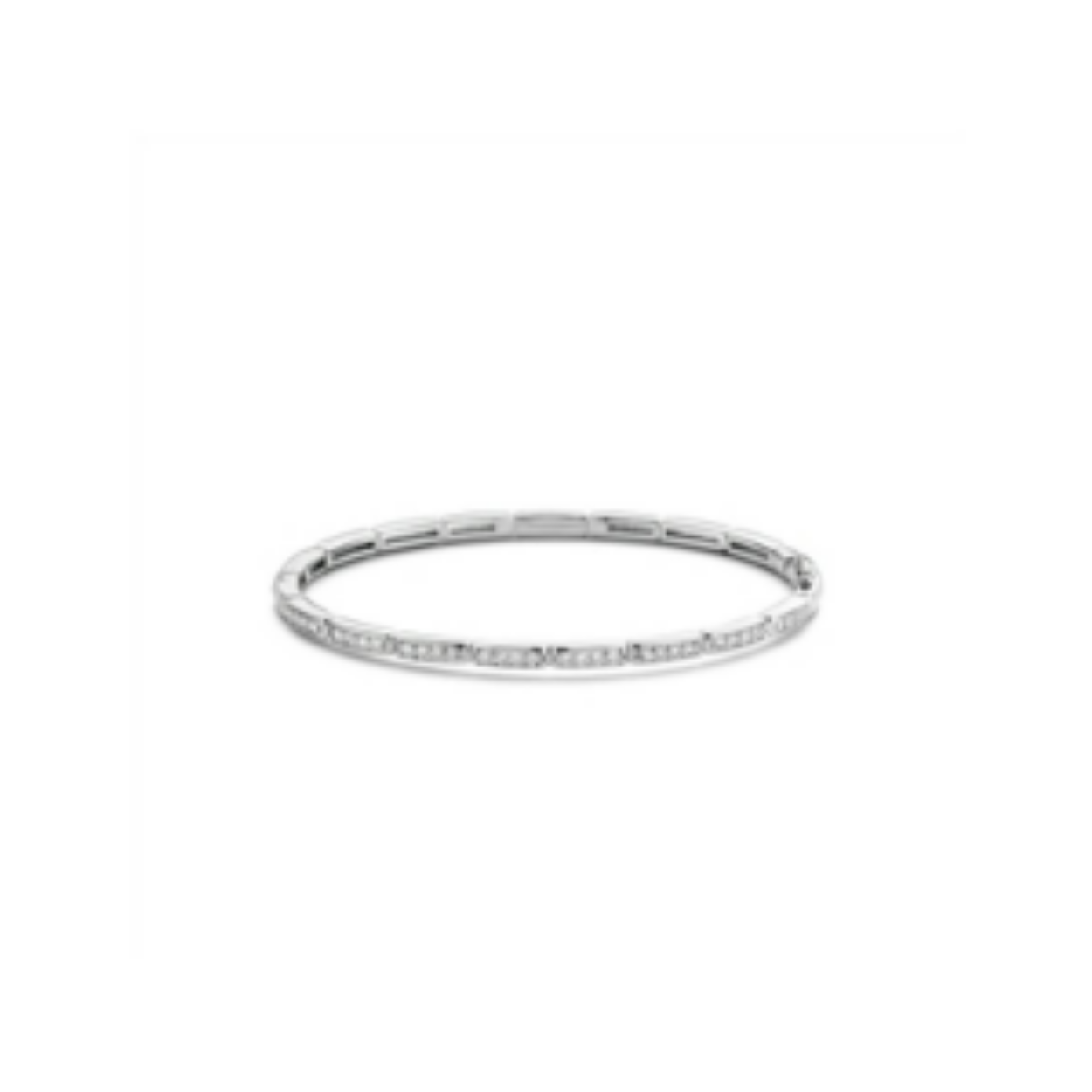 Deze TI SENTO zilveren armband 23001ZI pronkt met een handgezet pavé van witte cubic zirconia steentjes. De armband is gemaakt van 925 sterling zilver en gecoat met een stevige laag platinum om het materiaal te beschermen en de glans te behouden. Een tijdloze klassieker om je pols en een key-item voor iedere stijlvolle arm party.