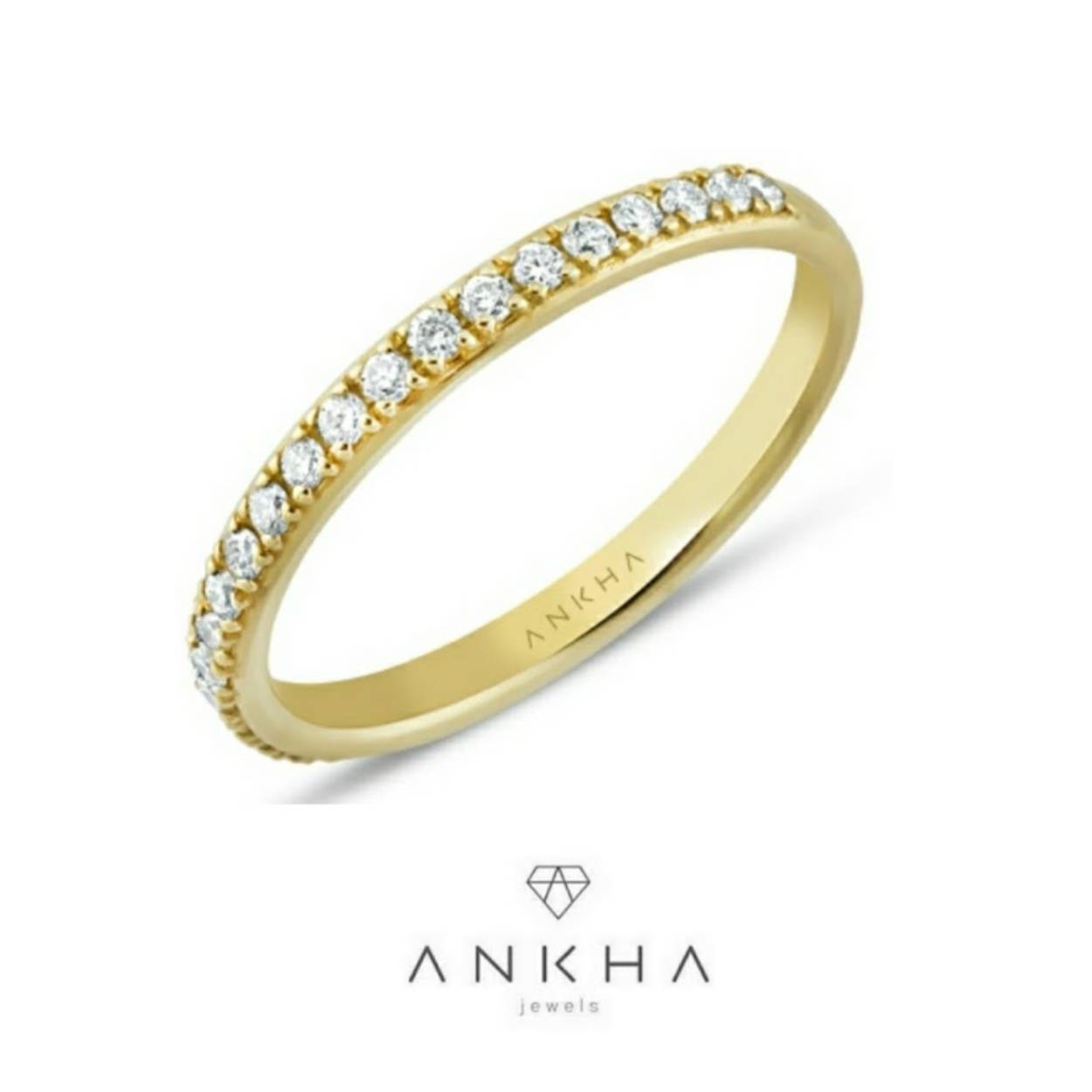 14 karaat geel gouden solitair diamanten ring in pave zetting.

Ringmaat: 54

Soort: Diamant
Slijpvorm: briljant
Karaat totaal: 0.41
Helderheid: S-1
Kleur: F-G

Code: YZ22668