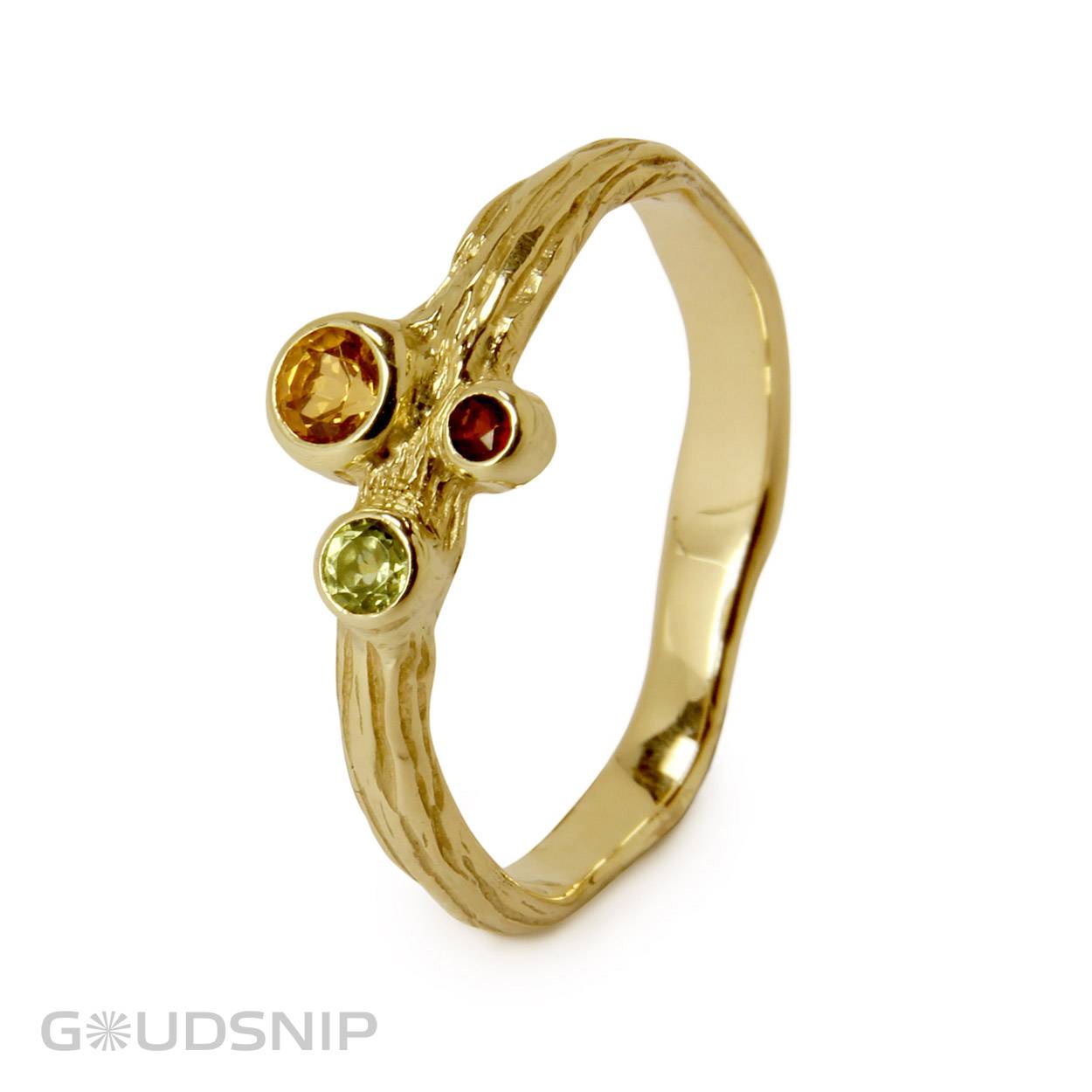 Handmade gouden ring met citrien, peridot en granaat. Nature inspired. Handgemaakt in ons atelier. Deze ring kunt u ook laten maken met andere edelstenen. 