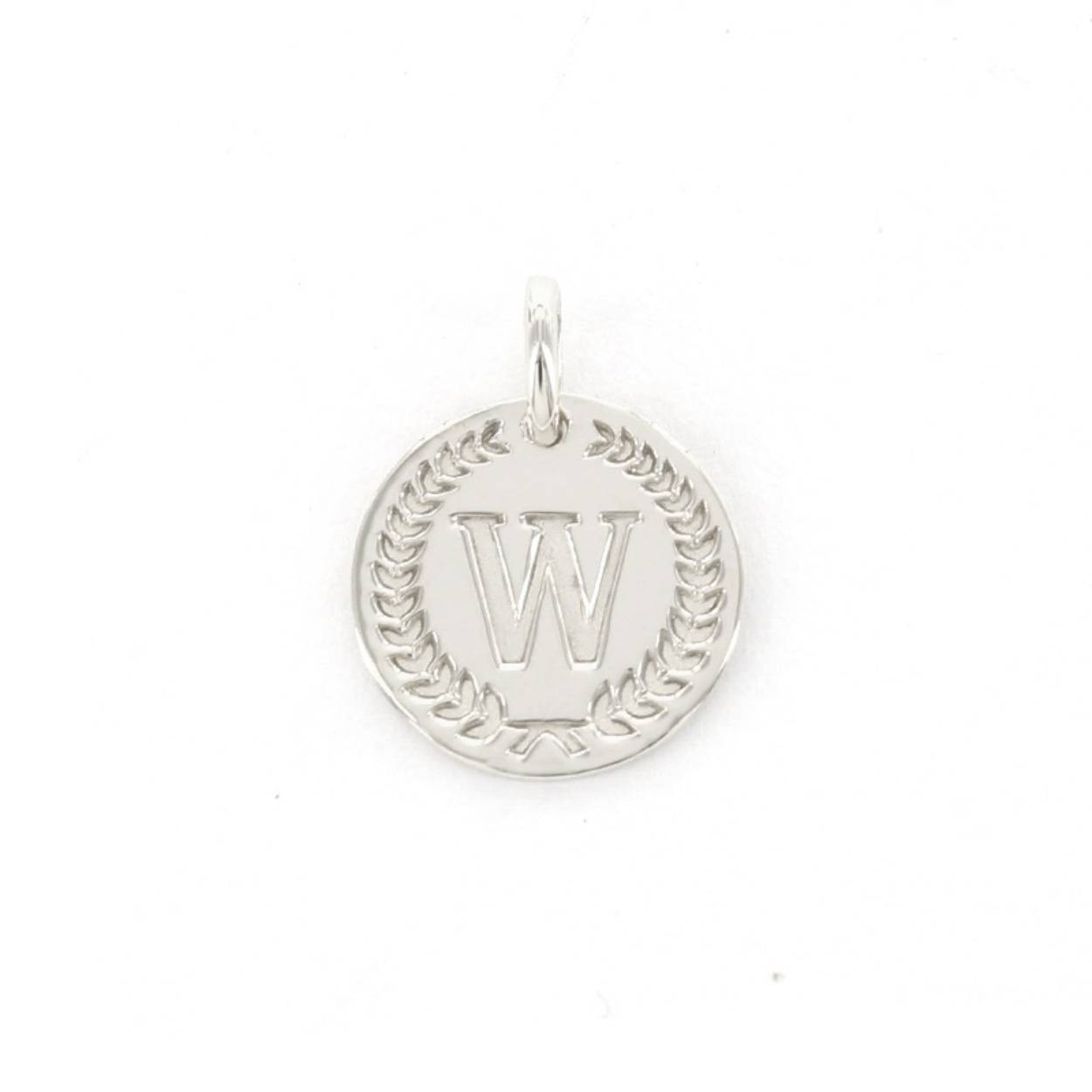 Voor deze hanger heb je een Imotionals ketting nodig. Imotionals kettingen hebben een klein oogje dat door de hanger past.

De collectie hangers en bedels van Imotionals bestaan uit initialen en symbolen. Kies je collier en bedel(s) naar keuze en creëer zo je gepersonaliseerde Necklace.  Je schuif de bedel aan het collier, de lengte kun je zelf bepalen, en hoe leuk is is om 2 of 3 lengtes samen te dragen. Creëer your own Necklace Party.

Imotionals is een zilveren sieradenlijn bestaande uit dunne colliers en hangertjes, het laatste in de vorm van initialen en symbolen. waarmee je door middel van colliers, initialen en symbolen expressie geeft aan jou gevoelens of gedachten.

Een letter sieraad zorgt ervoor dat je jouw look een persoonlijke touch kan geven. Kies voor je eigen letter of de letter van je beste vriendin, vriend, moeder of iemand anders die je dierbaar is. Je kunt er zelfs een hele naam aan hangen, met bijvoorbeeld een hartje of sterretje symbool voor extra betekenis. Ook mega leuk om te geven als cadeautje. Get it before it's gone!