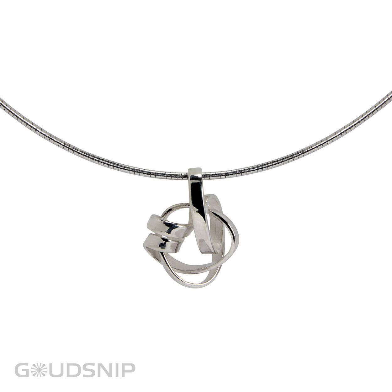 Deze unieke hanger is ontworpen en vervaardigd in ons atelier en ook verkrijgbaar in het goud.

Hanger is exclusief collier