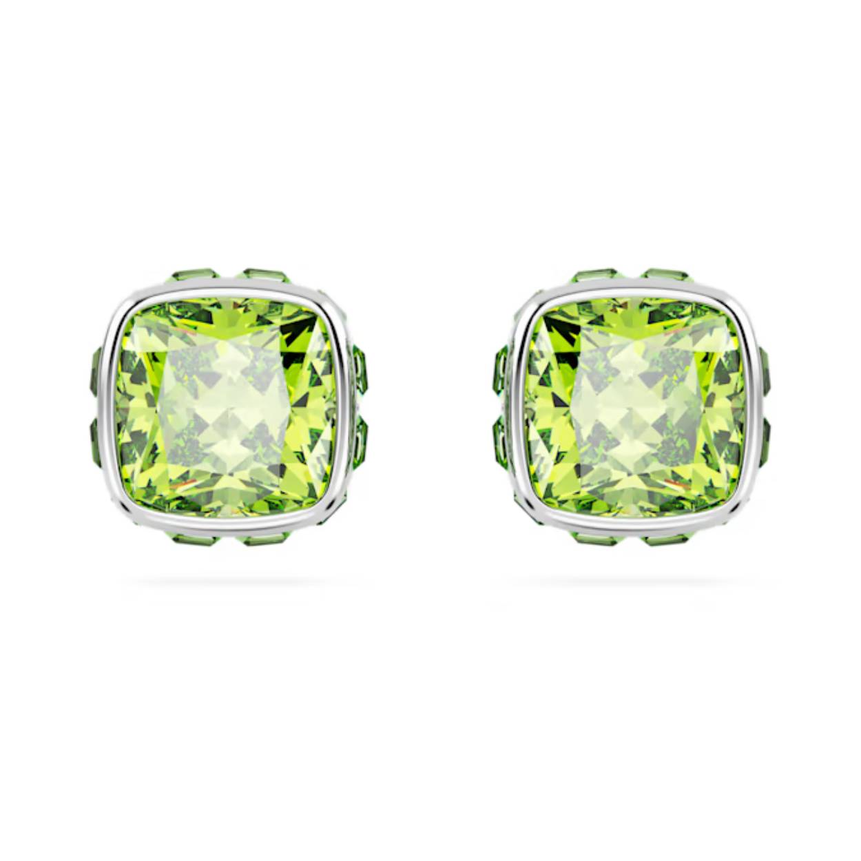 Deze levendige, veelzijdige oorknopjes passen overal bij en zijn geïnspireerd op de geboortesteen van augustus. De sieraden met een rhodium toplaag zijn voorzien van één steen met een vierkante slijpvorm in een limegroene kleur, die stress en boosheid vermindert en de drager dichterbij de natuur brengt. Een betekenisvol cadeau voor een dierbare of het perfecte cadeau voor uzelf.
