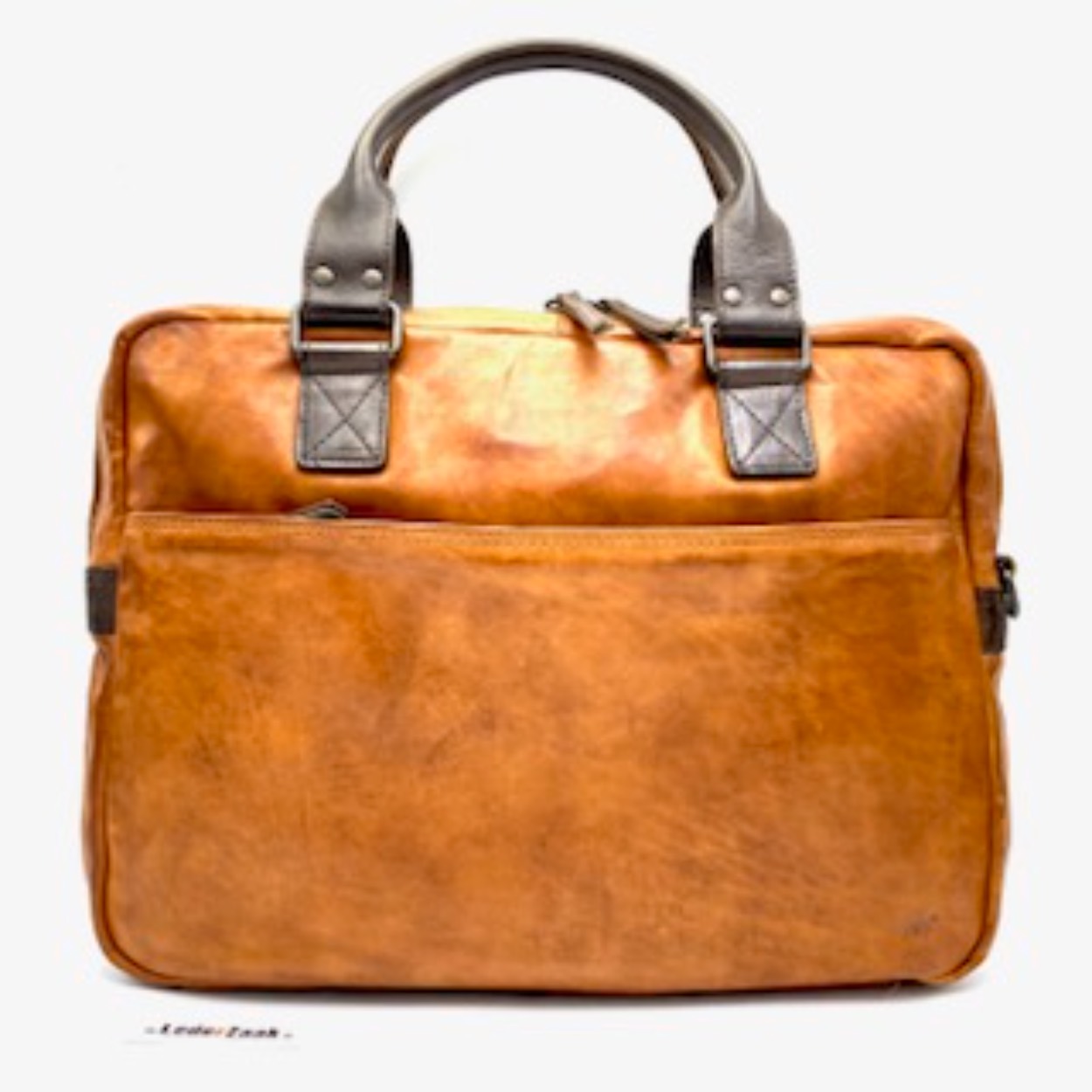 A 4 werktas voorzien van twee ritsen. Korte handgreep en lange schouderriem.

Producteigenschappen:
- Voor rits
- dubbele achter rits ivm trekstand voor trolley
- dubbele top rits
- gepolsterd laptop vak voor 15.4 inch laptop

Afmetingen:
Hoogte 32cm x breed 40cm x diep 10cm