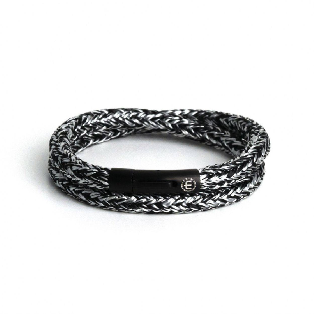 Deze Armband van het merk MUSTHEF heeft de kleur ZWART/WIT. MUSTHEF NAUTCAL-BLACK-WHITE WRAP 8 MM