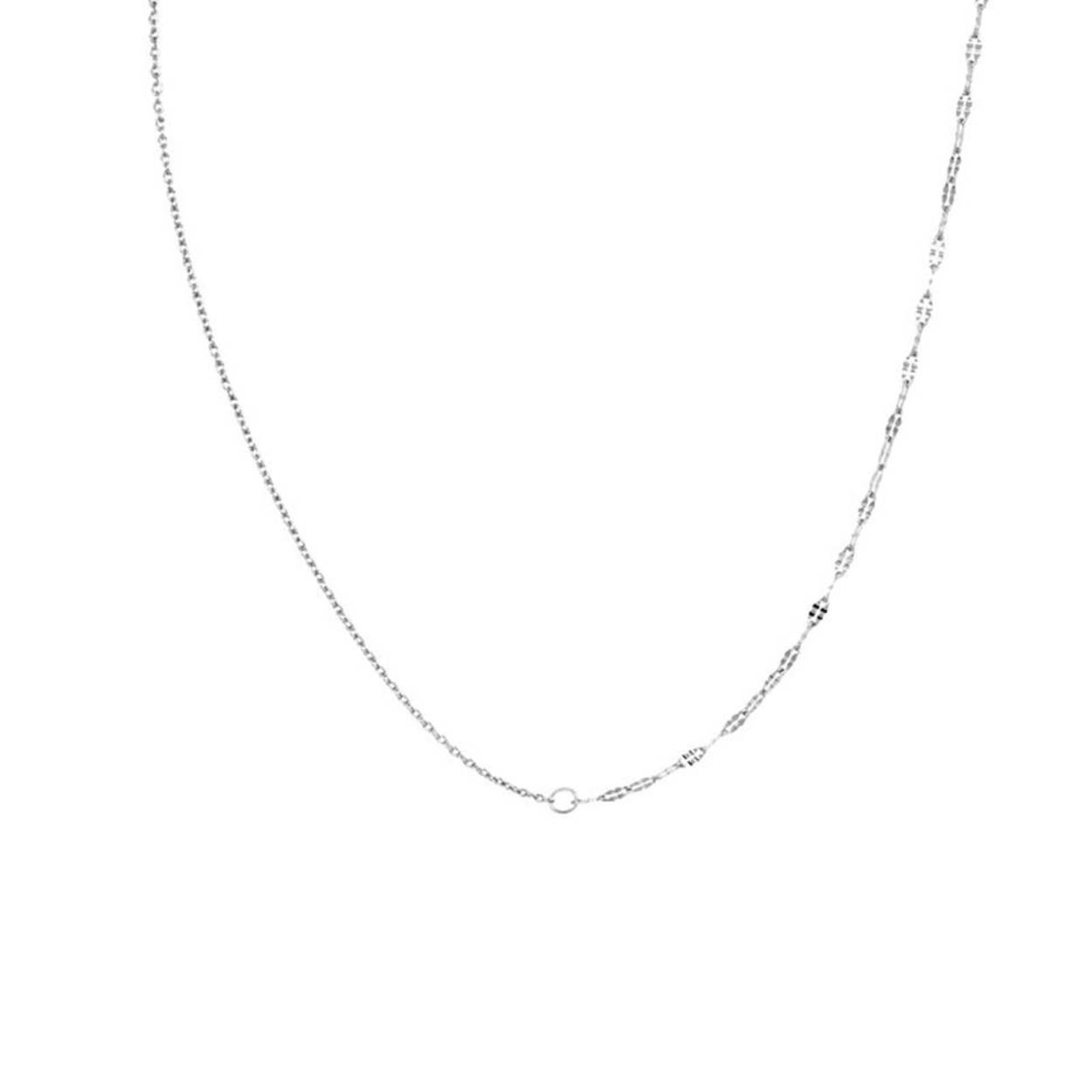 De iXXXi ketting Imagination is gemaakt van stainless steel. De ketting bestaat aan de ene kant uit een langwerpige en ronde zilverkleurige schakel en aan de andere kant uit een fijne zilverkleurige schakel. De collier heeft een lengte van 45 - 50 centimeter. Combineer meerdere zilverkleurige iXXXi kettingen in verschillende lengtes met elkaar voor de complete look. Deze iXXXi ketting Imagination is ook verkrijgbaar in de kleuren goud en rosé goud.