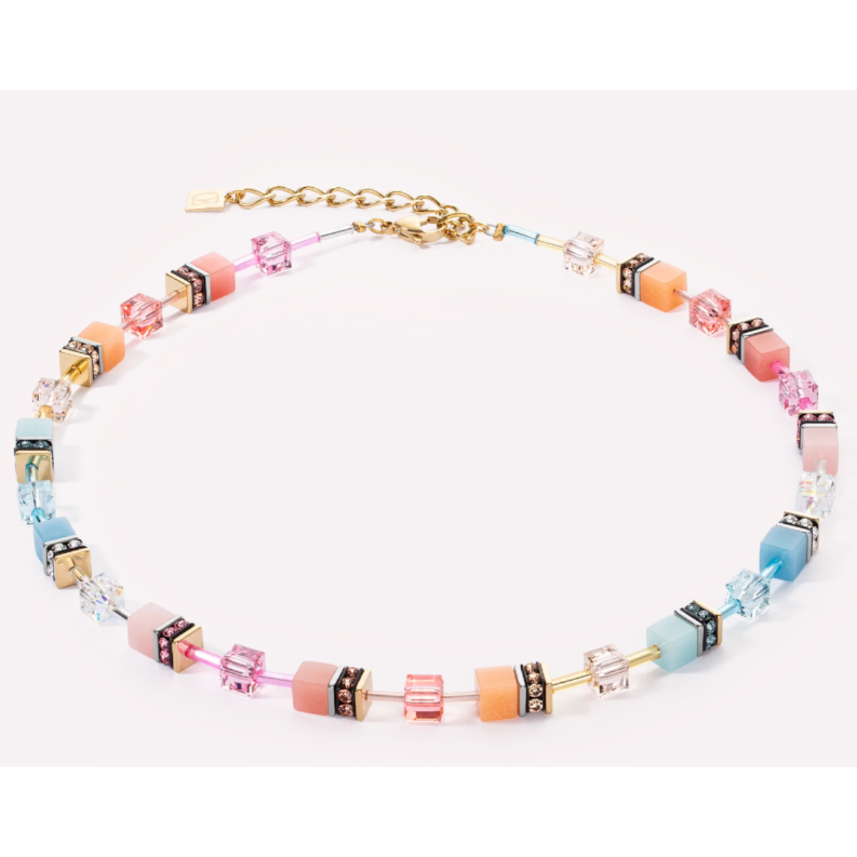 Dit is een collier van het merk Coeur de Lion gemaakt voor dames.