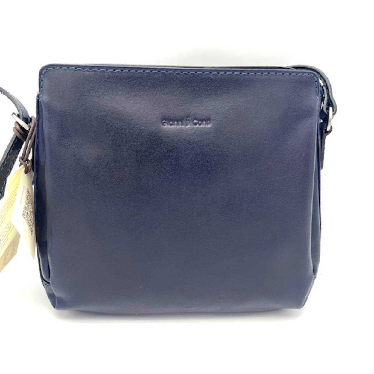 Top tas voorzien van drie binnen vakken onder de toprits.

Afmetingen:
Hoogte 20cm x breed 20cm x diep 9.5cm