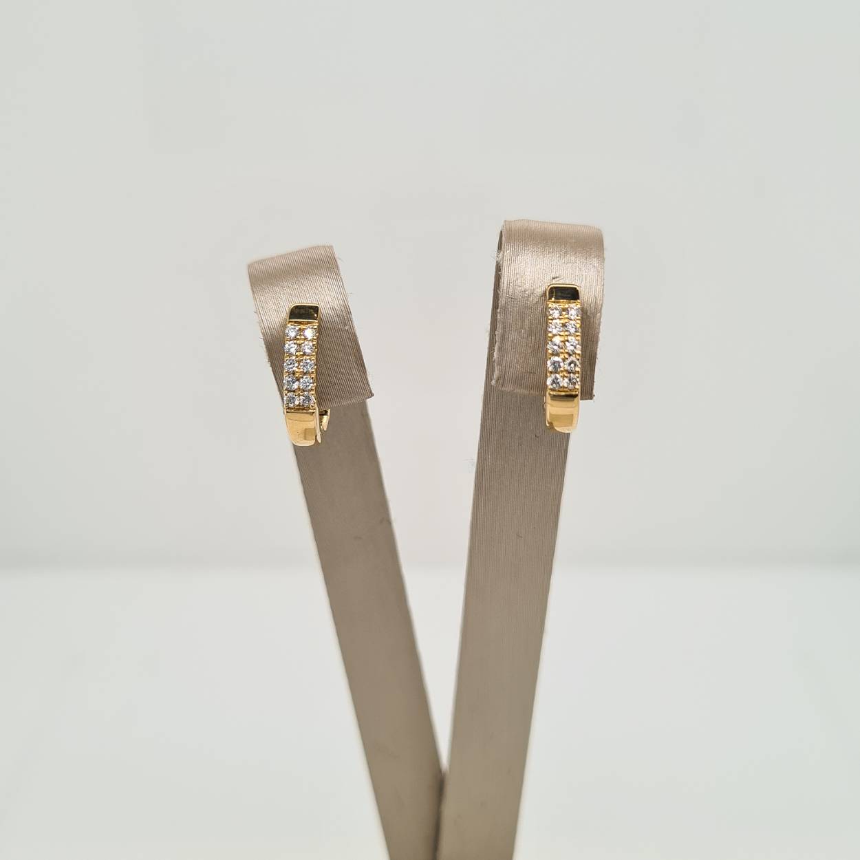 14krt gouden oorsieraden met diamant